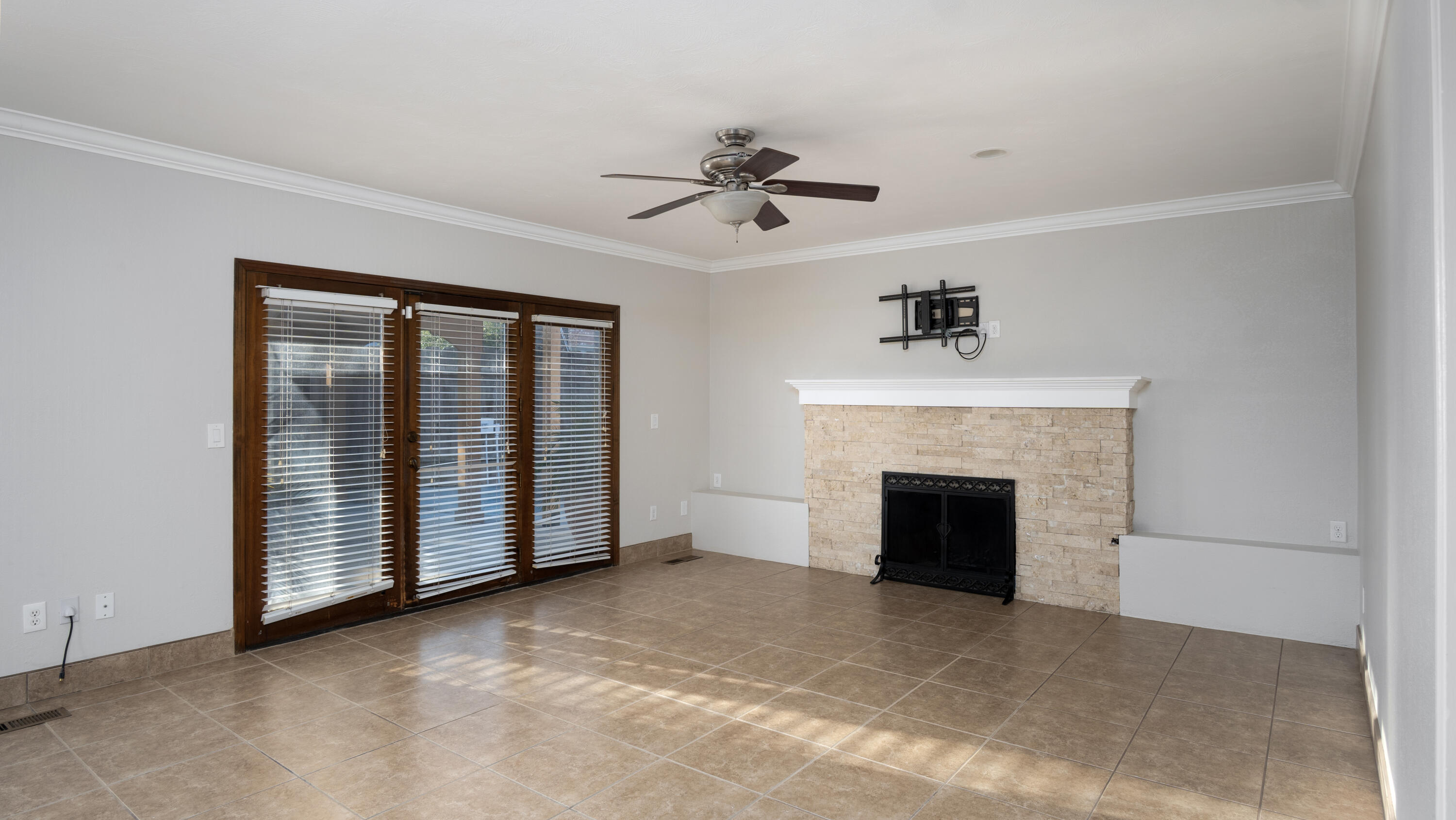 1350 N Lindale Pl, Porterville, CA 93257