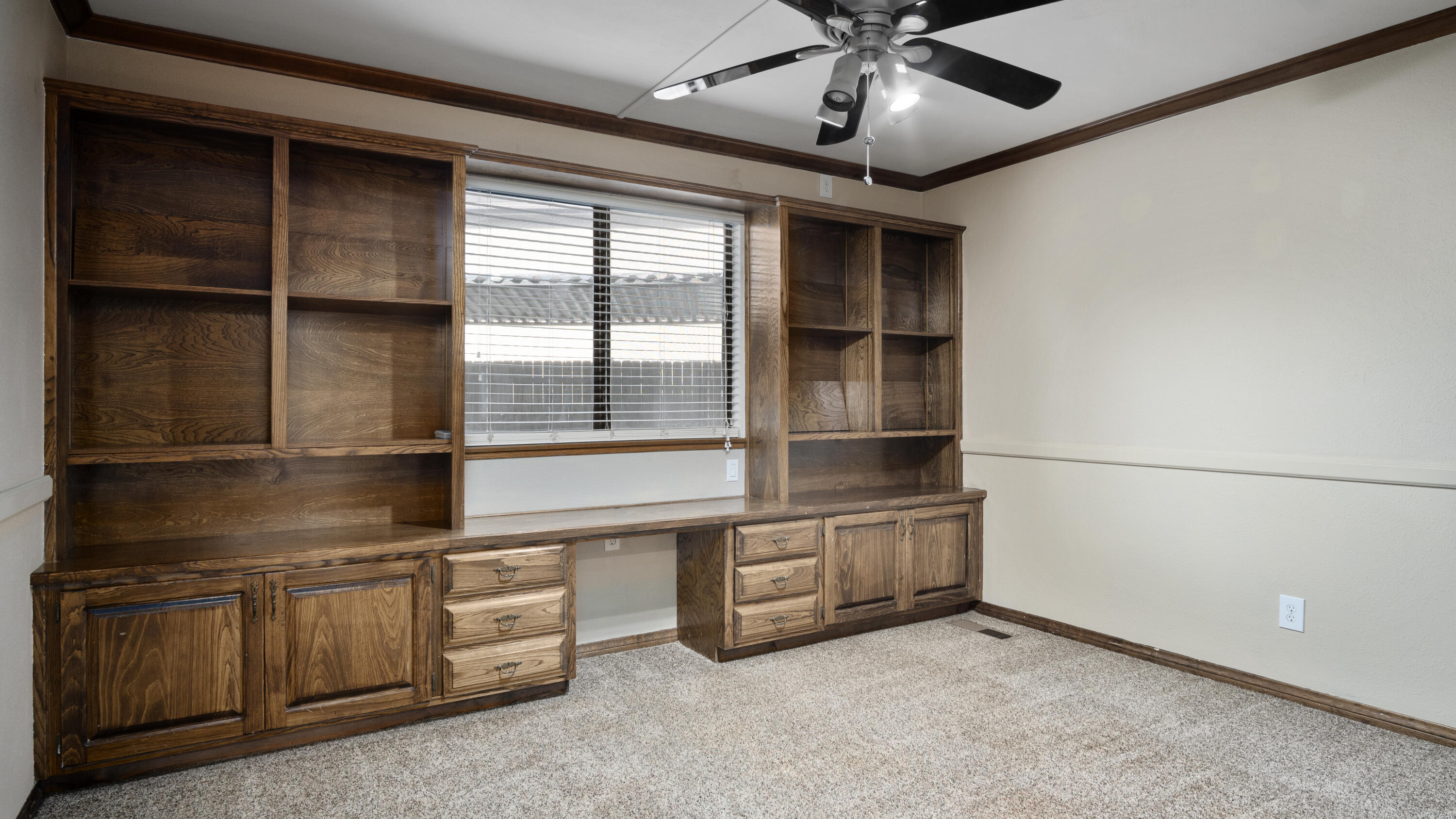 1350 N Lindale Pl, Porterville, CA 93257