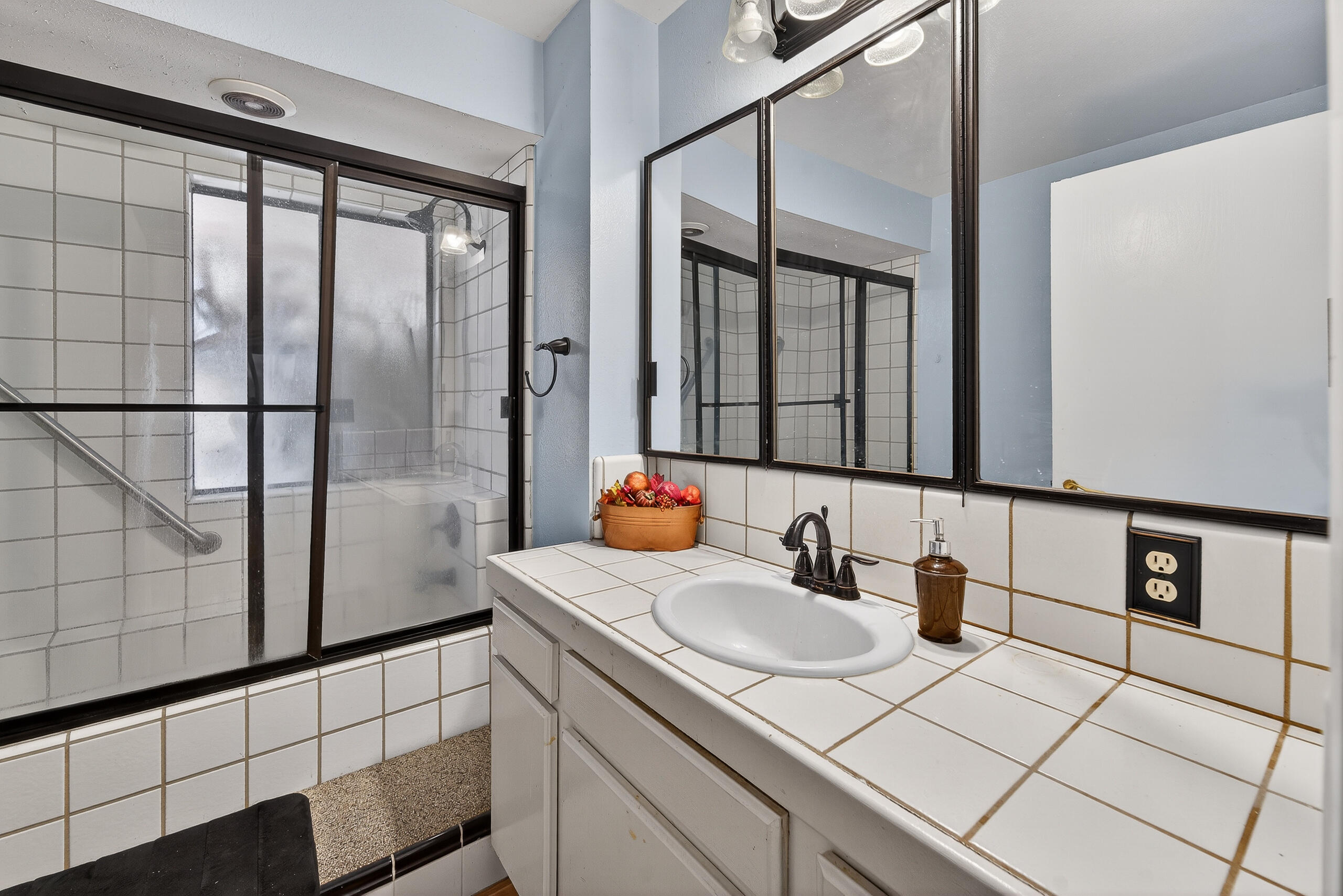 12110 Backdrop Ct, Bakersfield, CA 93306