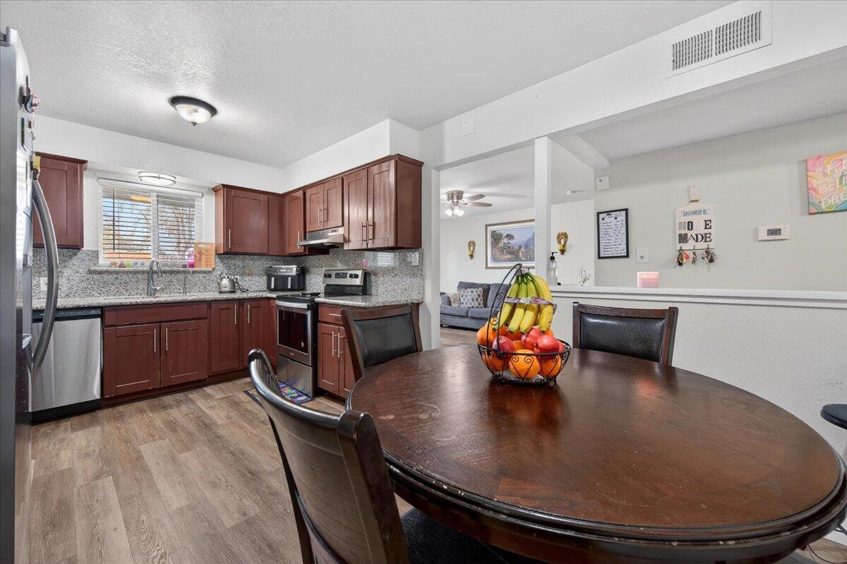 2931 Paula Dr, Clovis, CA 93612