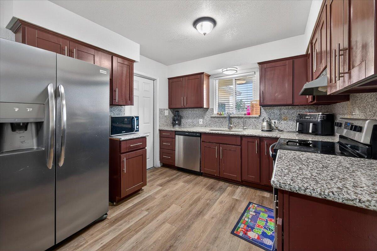 2931 Paula Dr, Clovis, CA 93612