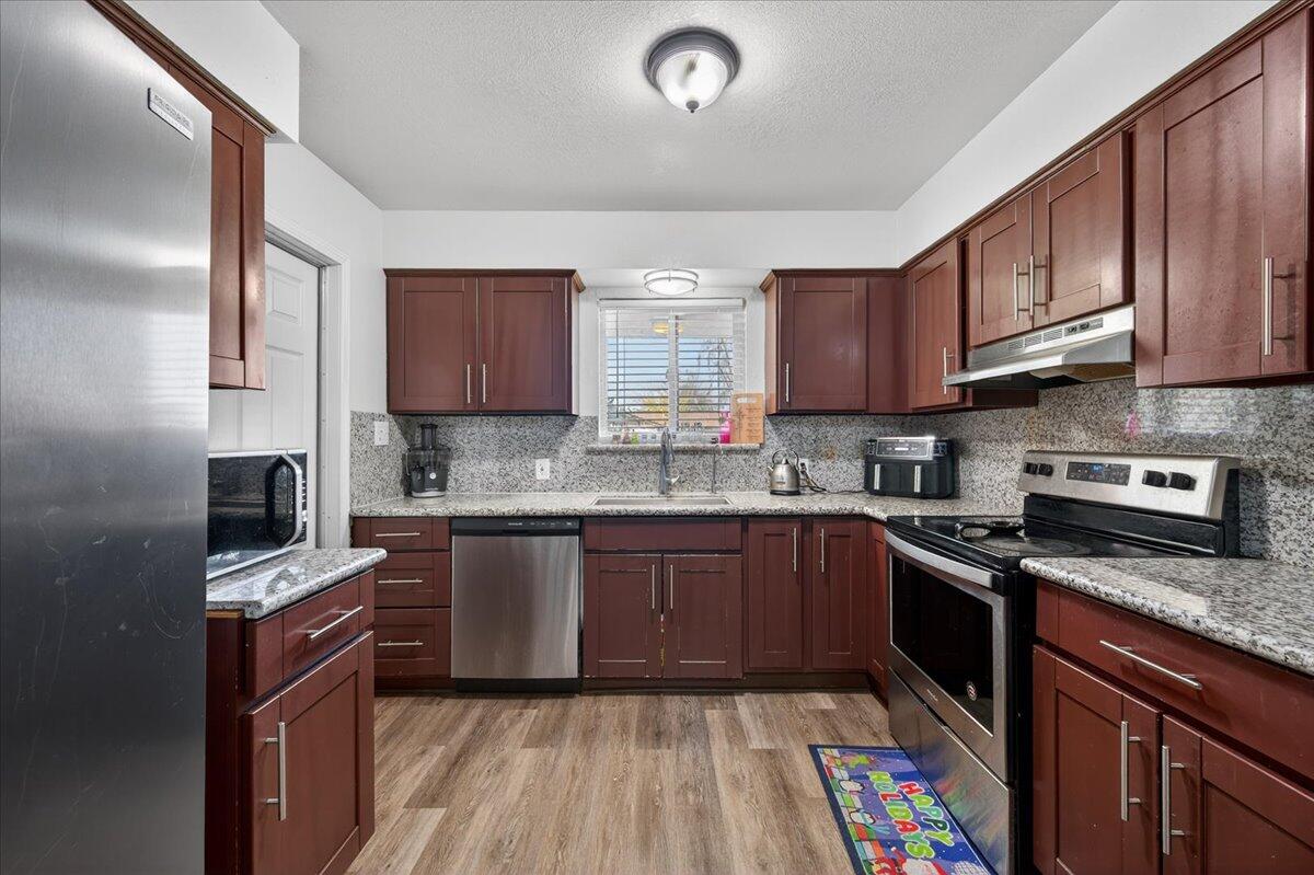 2931 Paula Dr, Clovis, CA 93612