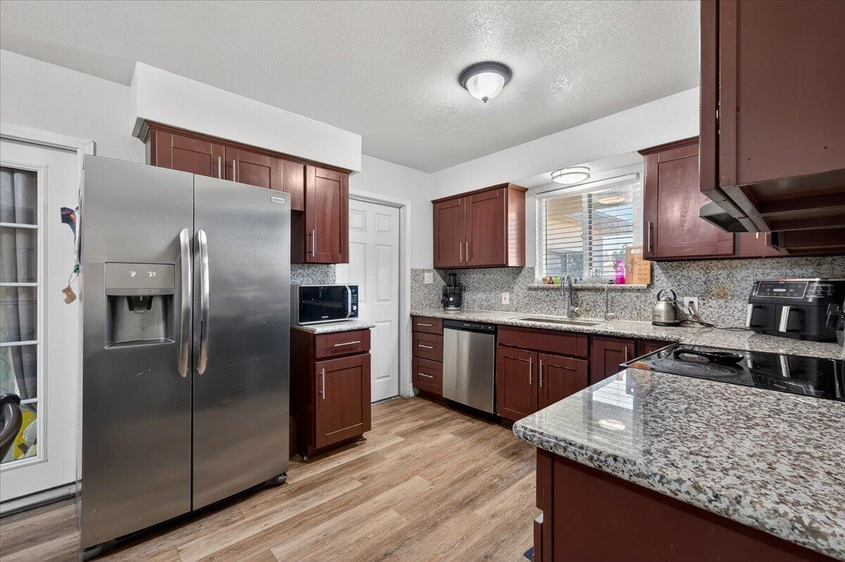 2931 Paula Dr, Clovis, CA 93612