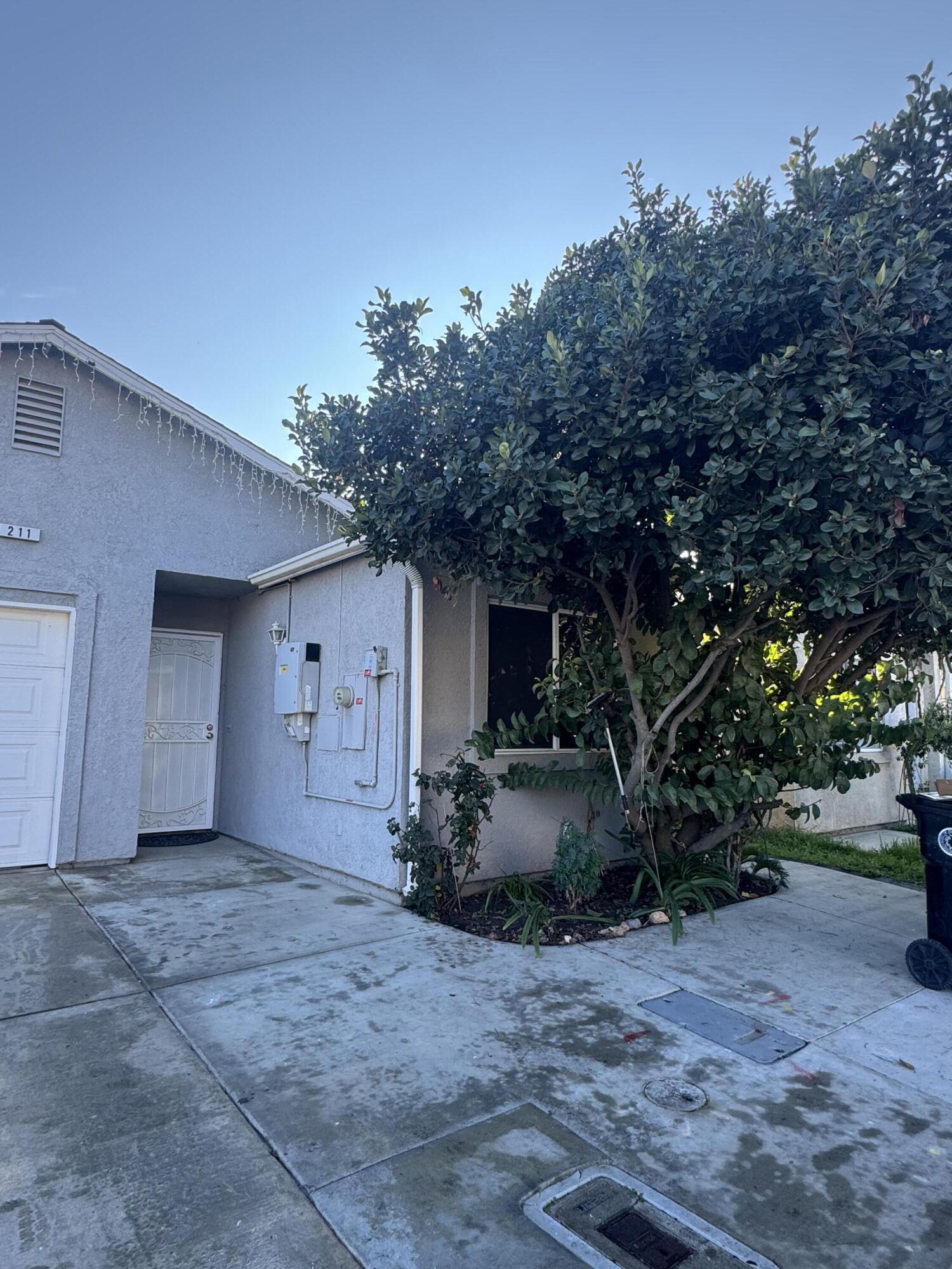 211 Presidio Ave, Porterville, CA 93257