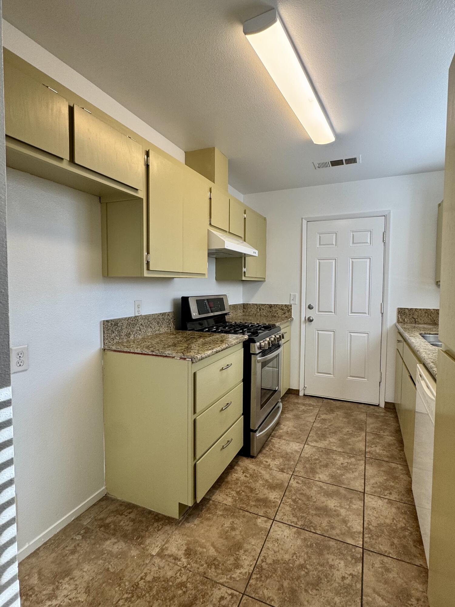 211 Presidio Ave, Porterville, CA 93257