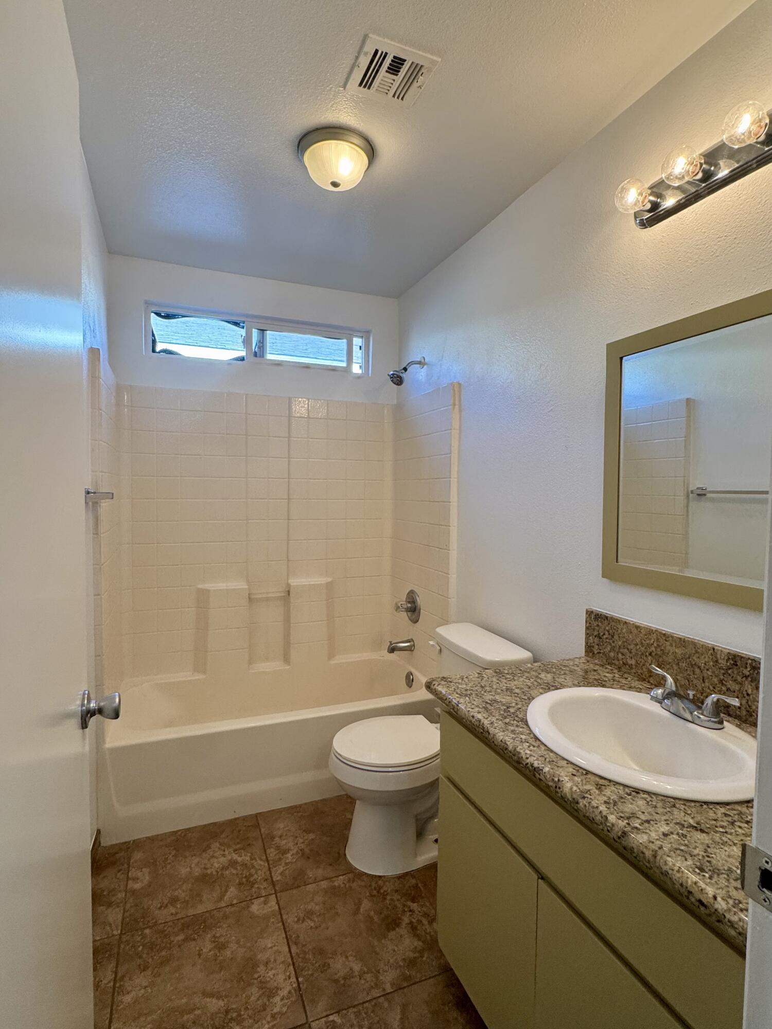 211 Presidio Ave, Porterville, CA 93257