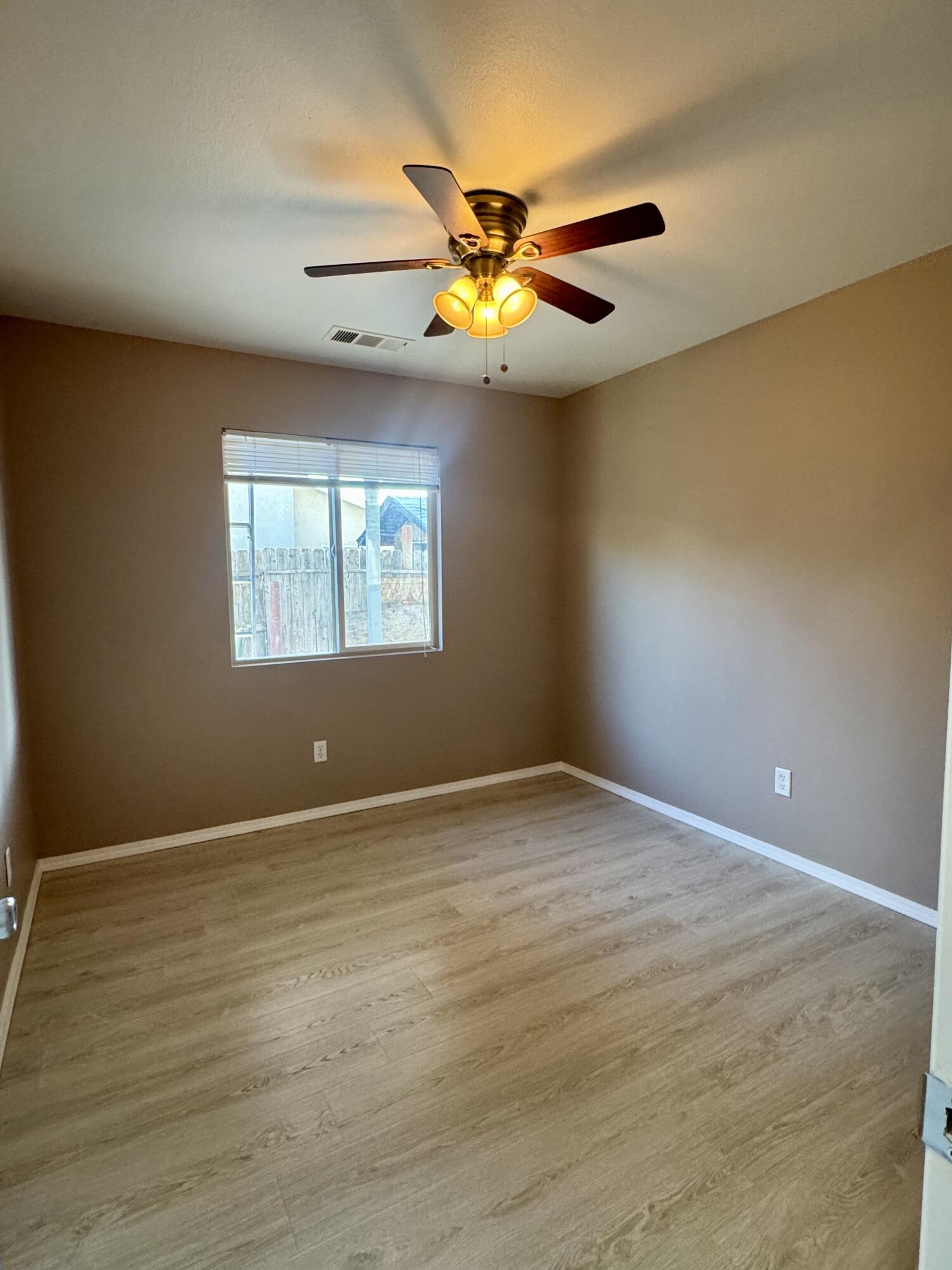 211 Presidio Ave, Porterville, CA 93257