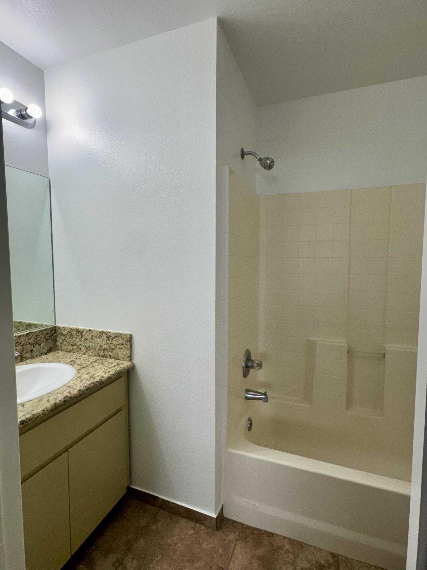 211 Presidio Ave, Porterville, CA 93257