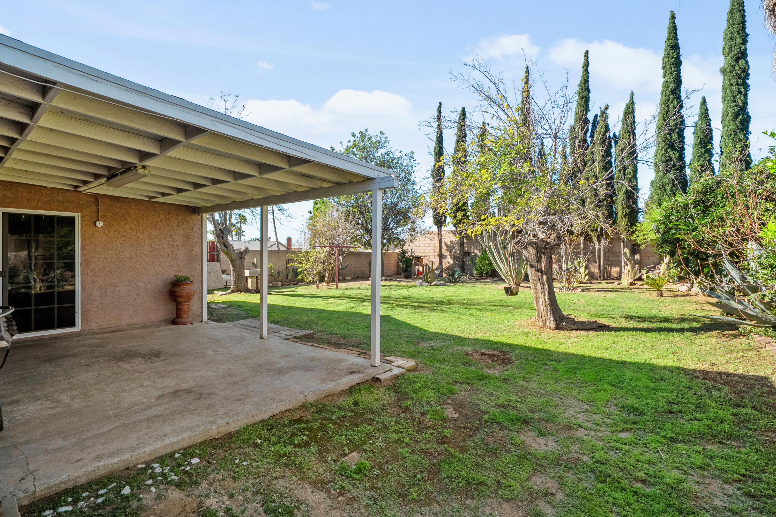 7494 Lemon St, Fontana, CA 92335