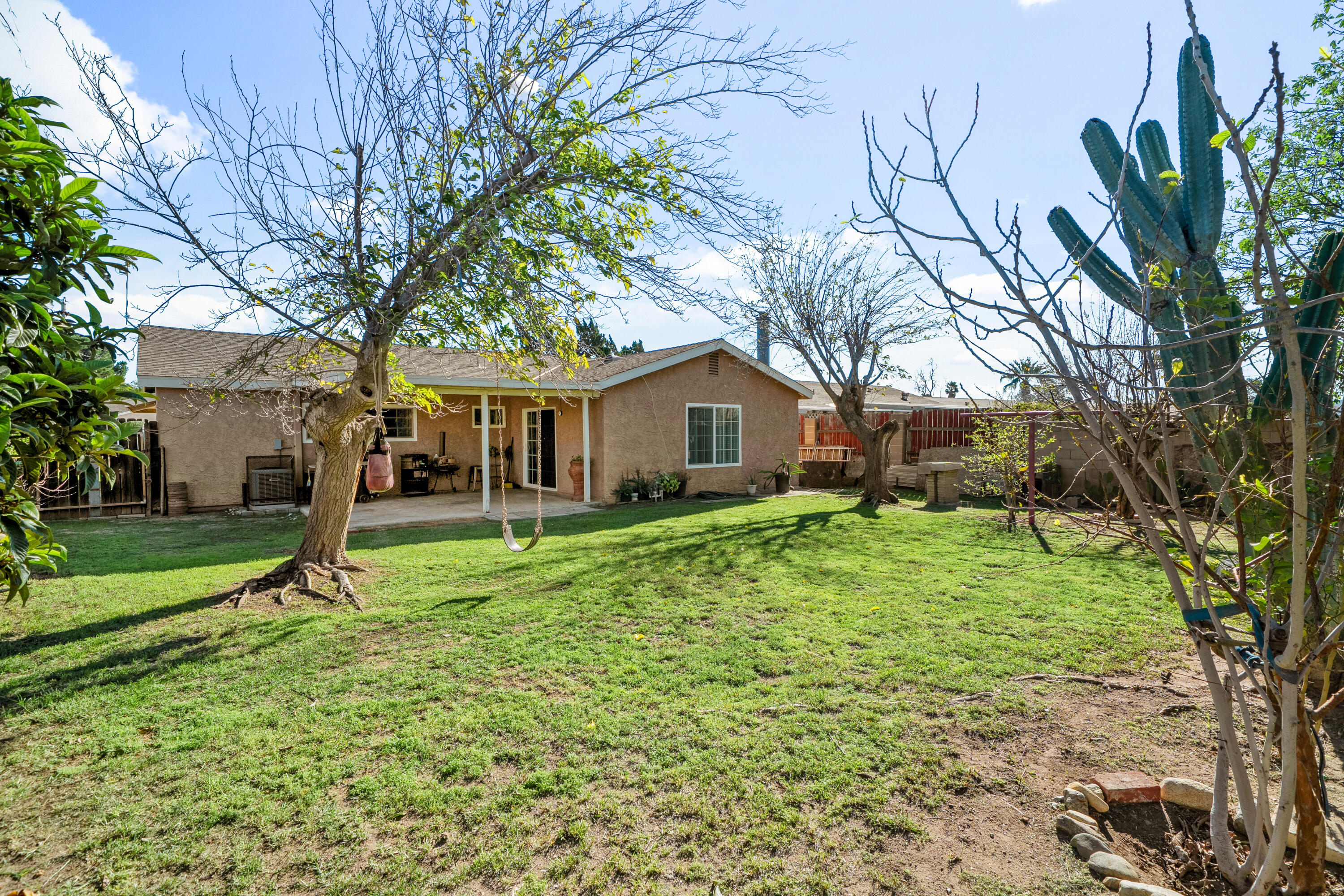 7494 Lemon St, Fontana, CA 92335