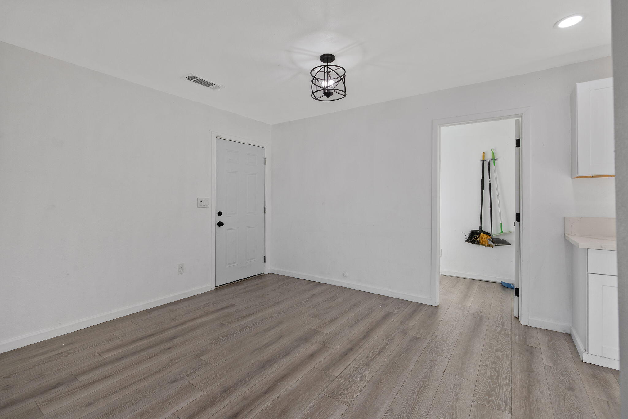 9665 Home Ave, Hanford, CA 93230