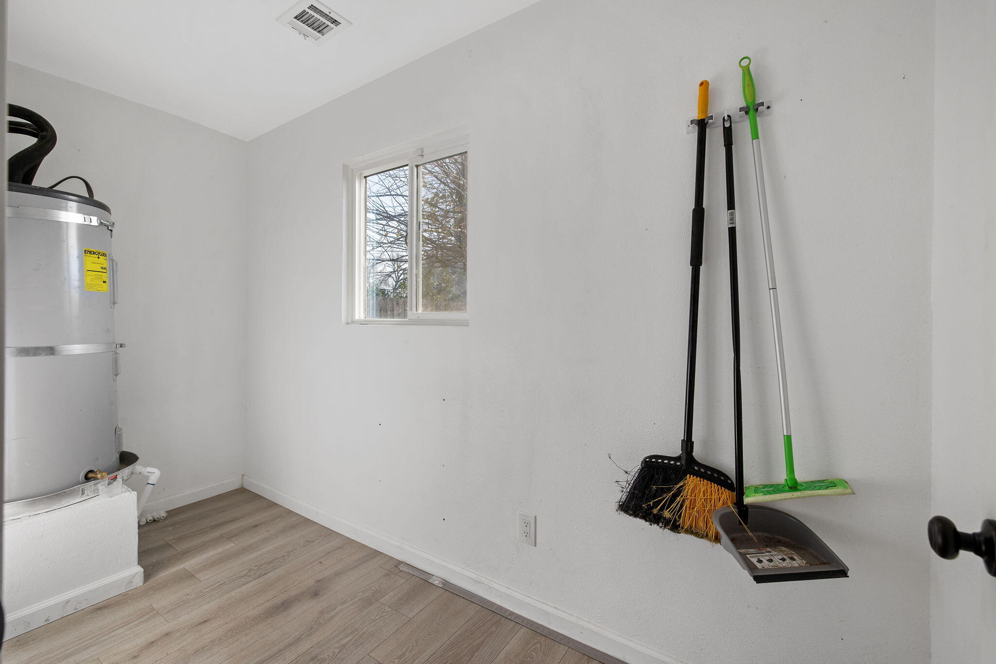 9665 Home Ave, Hanford, CA 93230