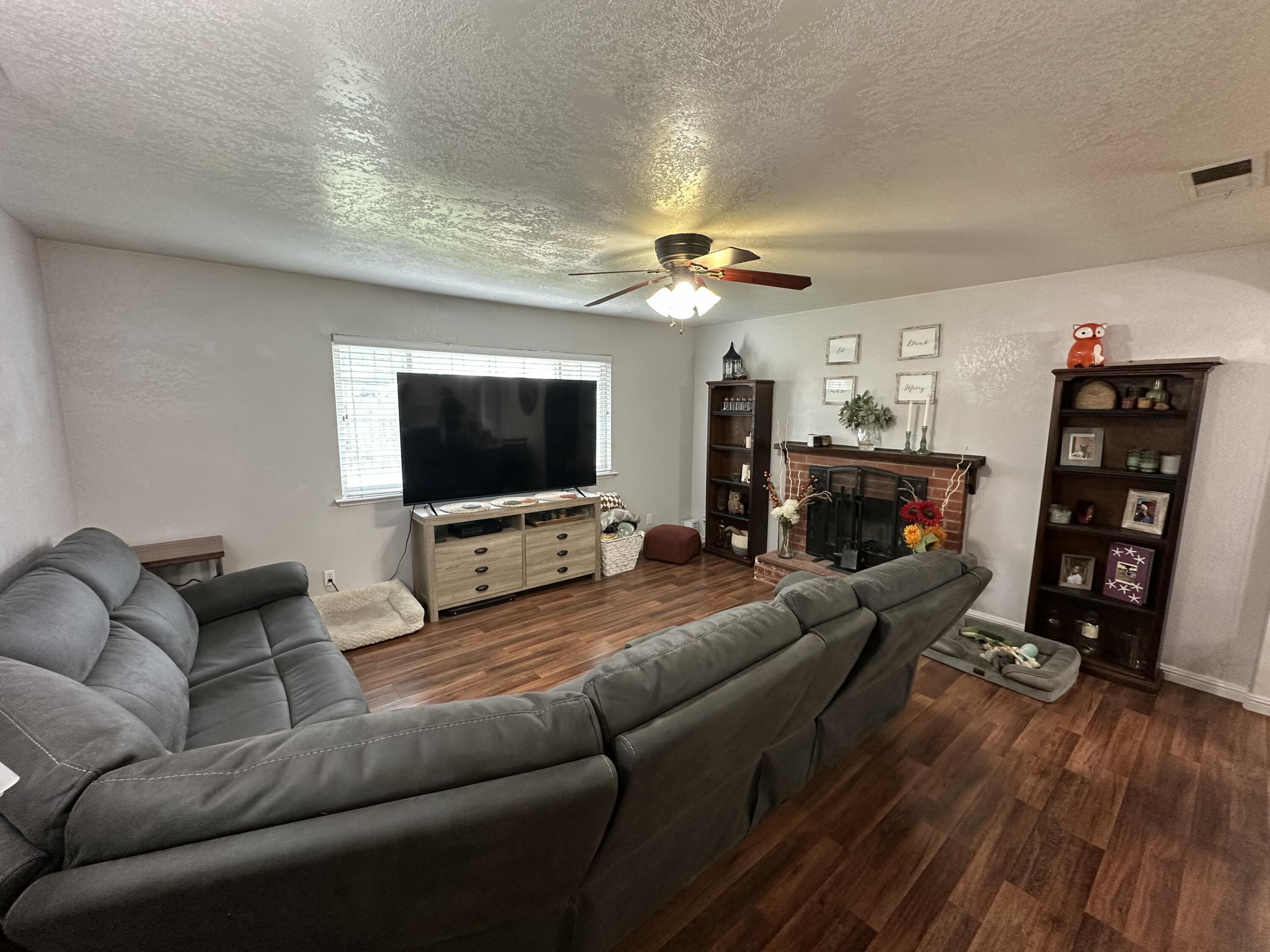 456 S S Becky St, Tulare, CA 93274