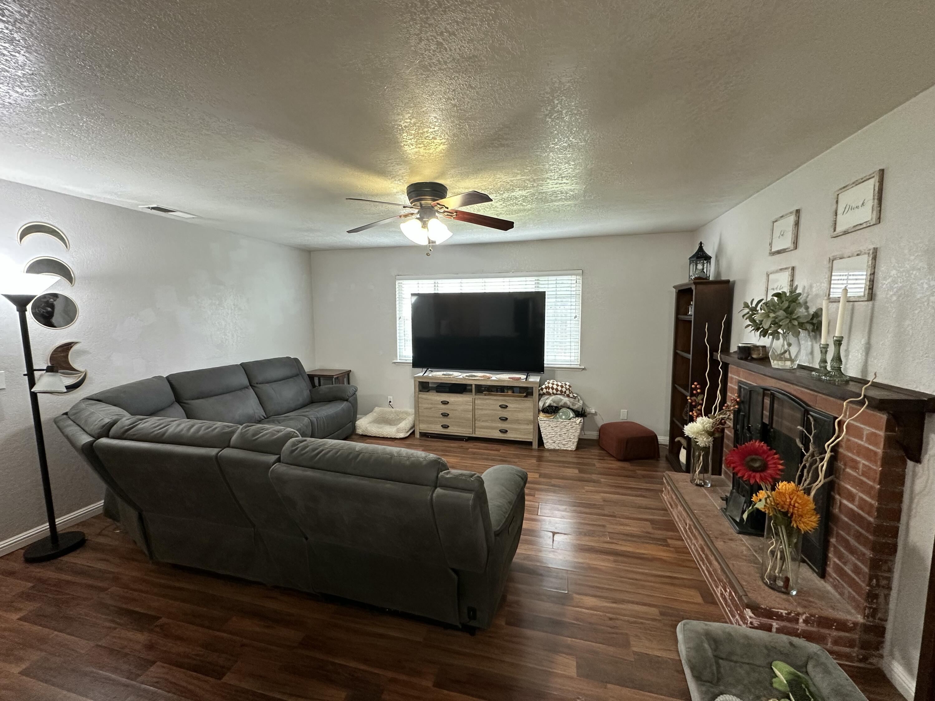 456 S S Becky St, Tulare, CA 93274