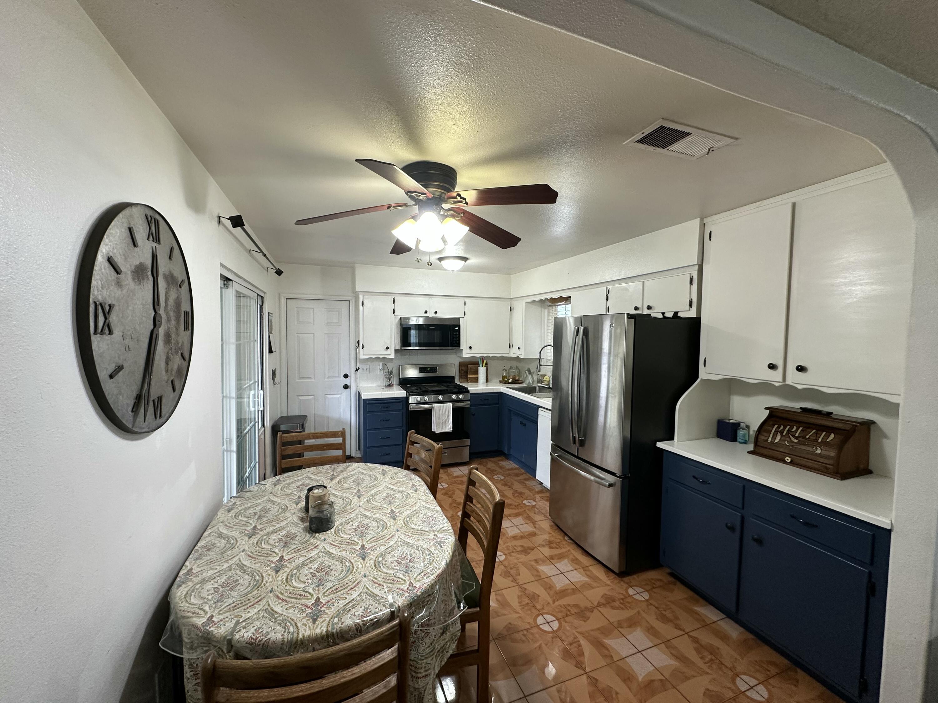 456 S S Becky St, Tulare, CA 93274