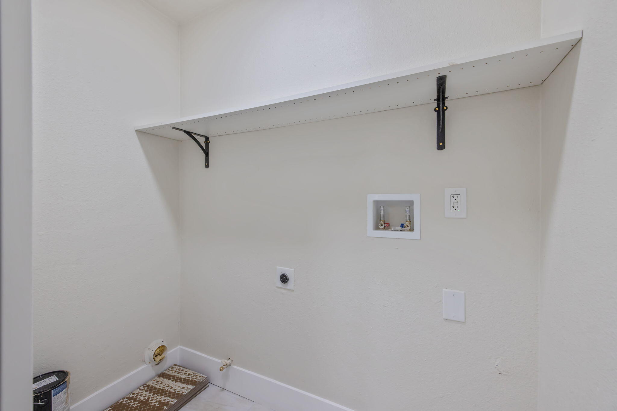 600 E Tulare St, Avenal, CA 93204