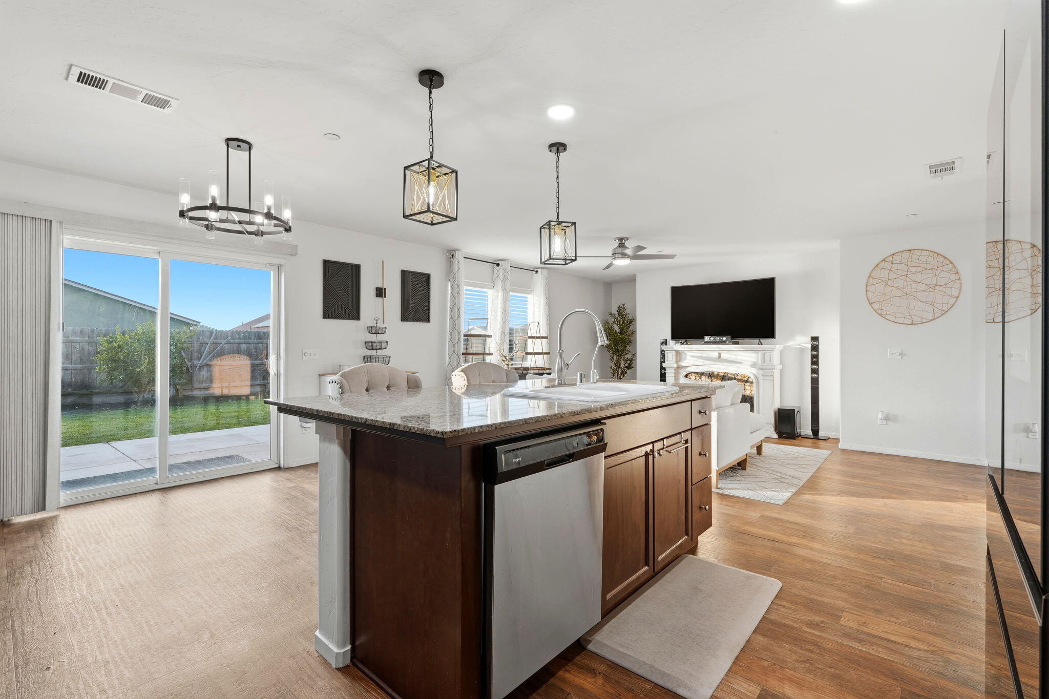 501 Alpha St, Tulare, CA 93274