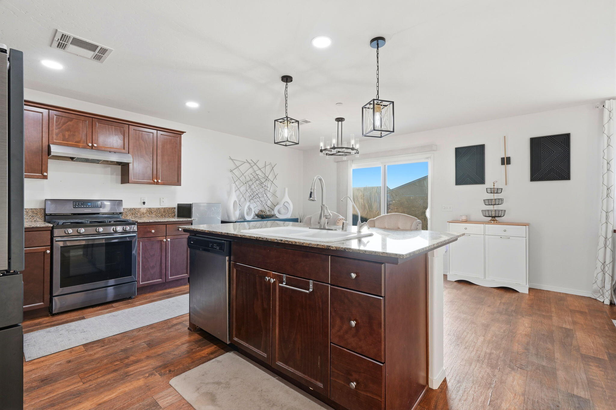 501 Alpha St, Tulare, CA 93274