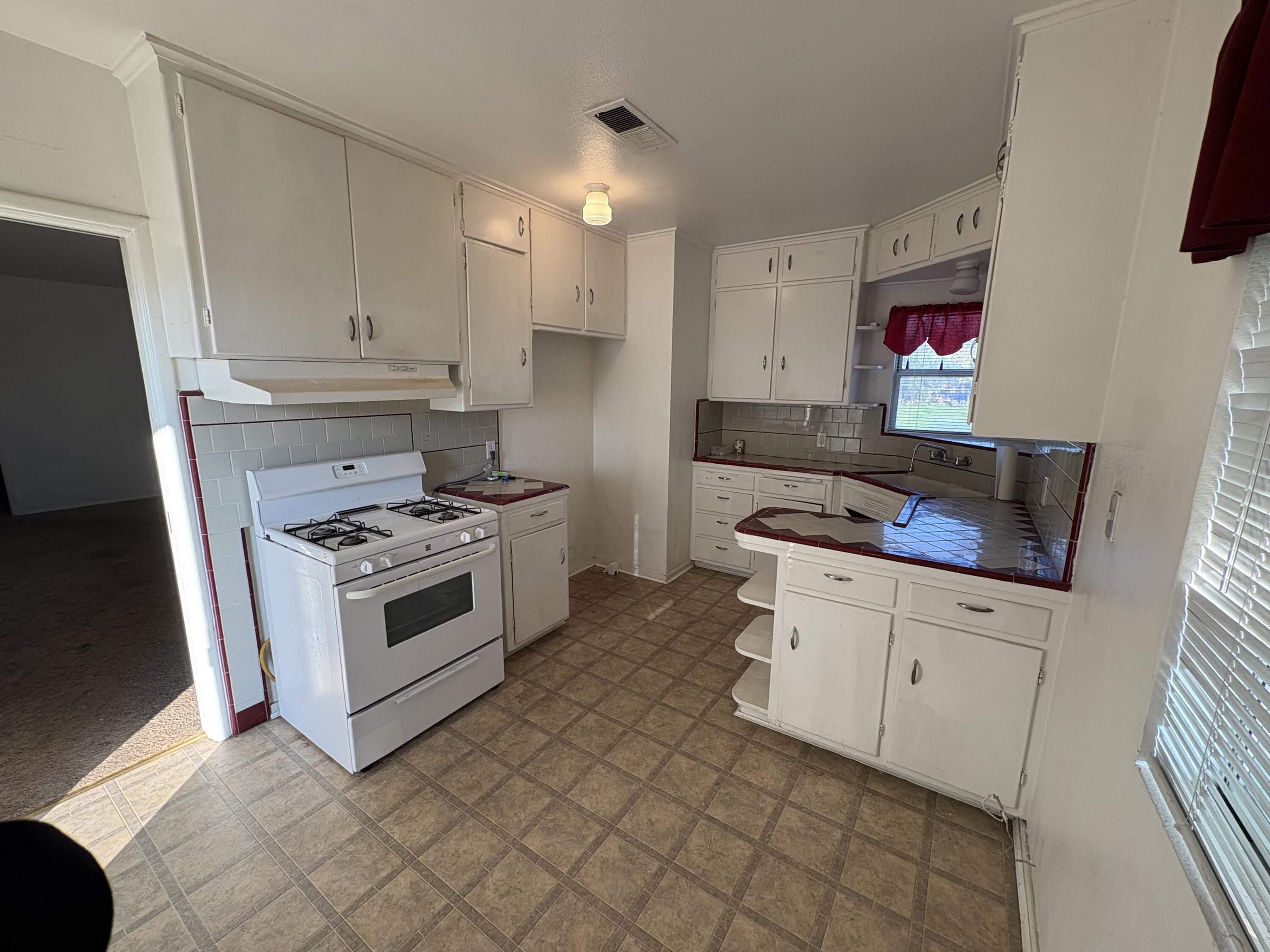 1241 W Putnam Ave #A, Porterville, CA 93257