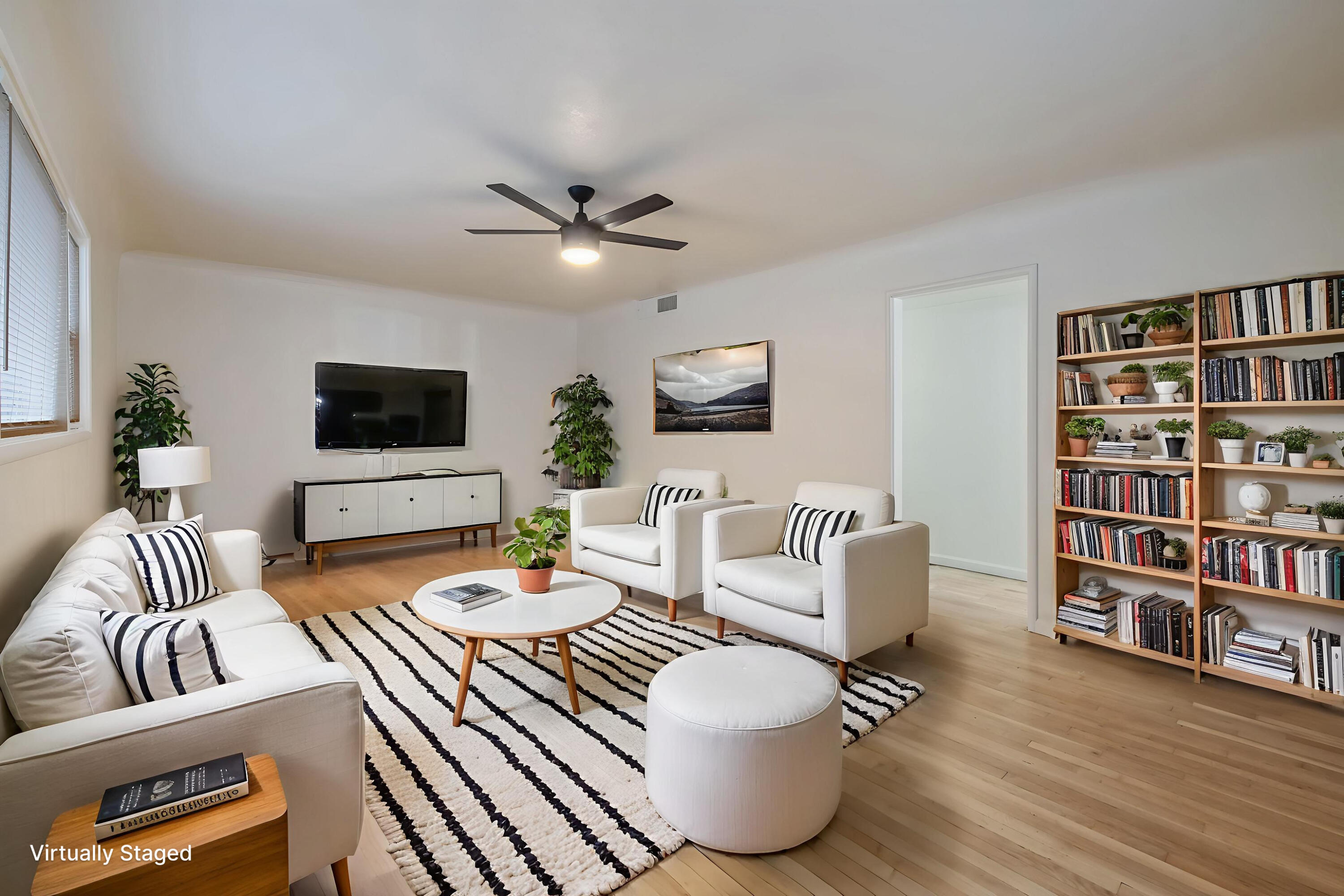 980 E Apricot Ave, Tulare, CA 93274