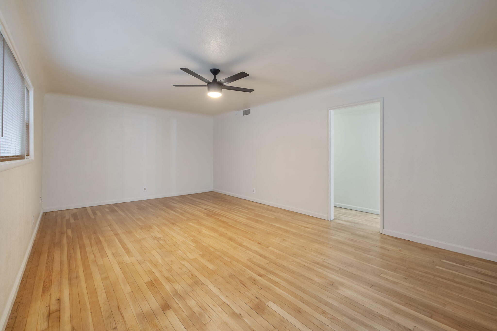 980 E Apricot Ave, Tulare, CA 93274