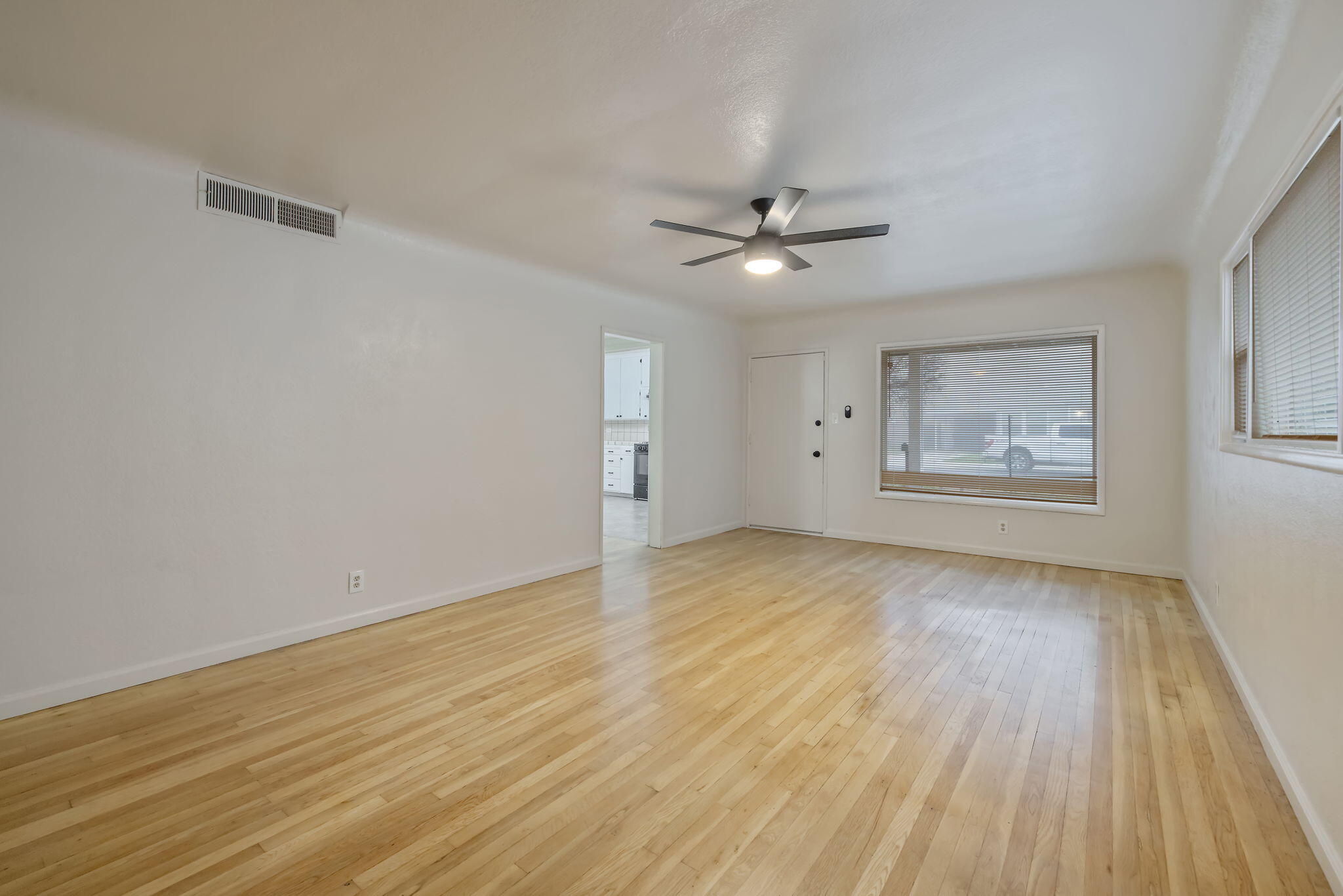 980 E Apricot Ave, Tulare, CA 93274