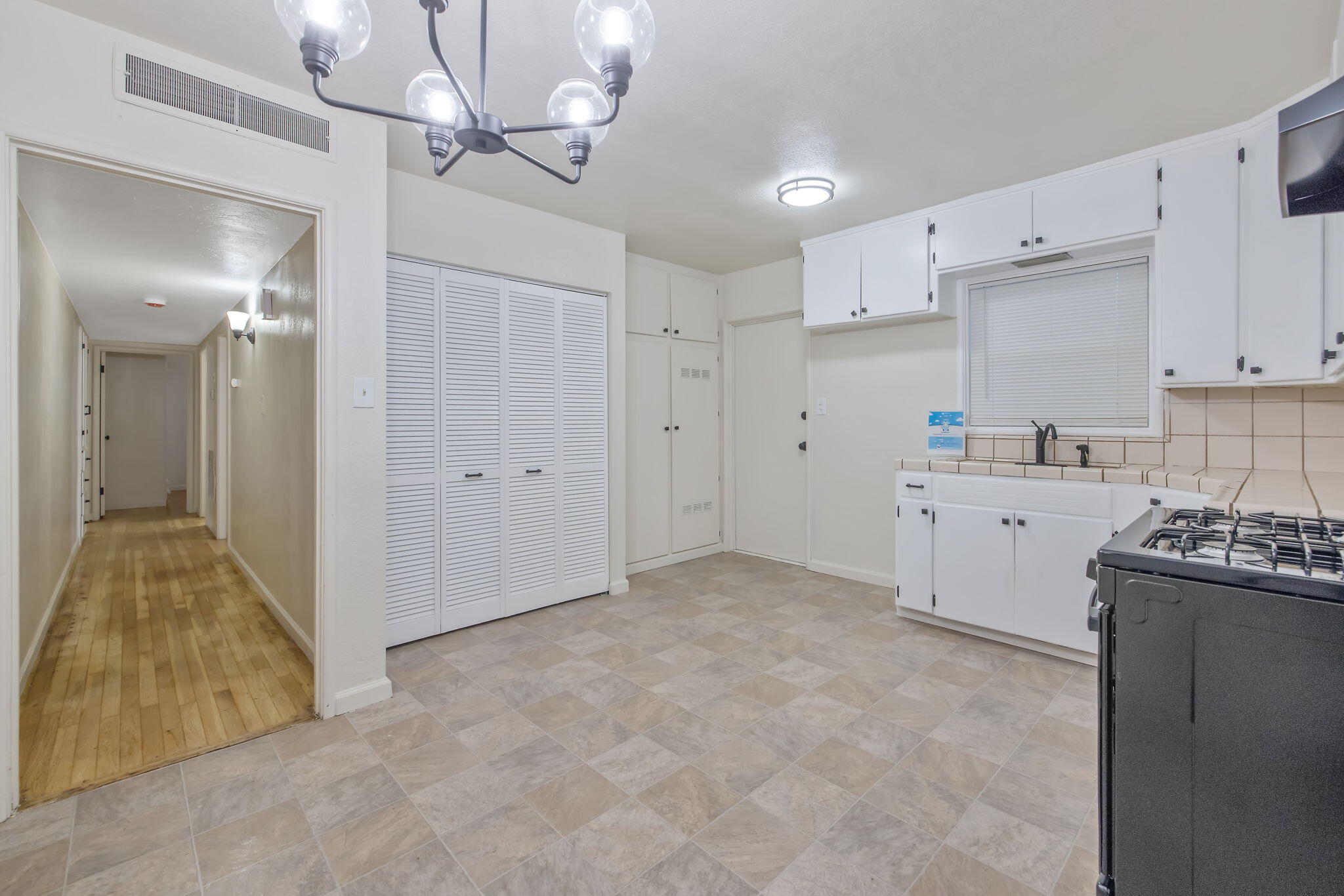 980 E Apricot Ave, Tulare, CA 93274