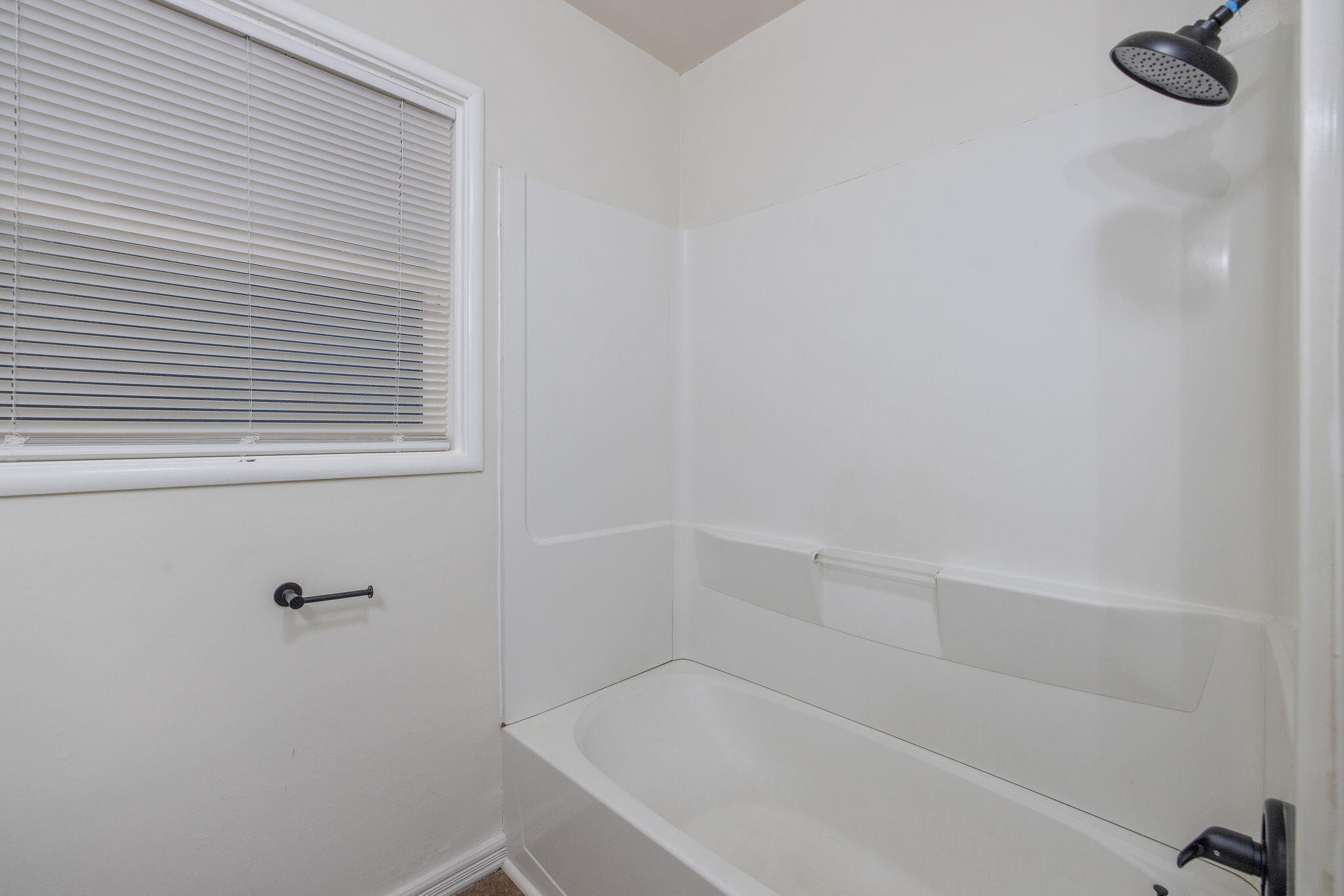 980 E Apricot Ave, Tulare, CA 93274