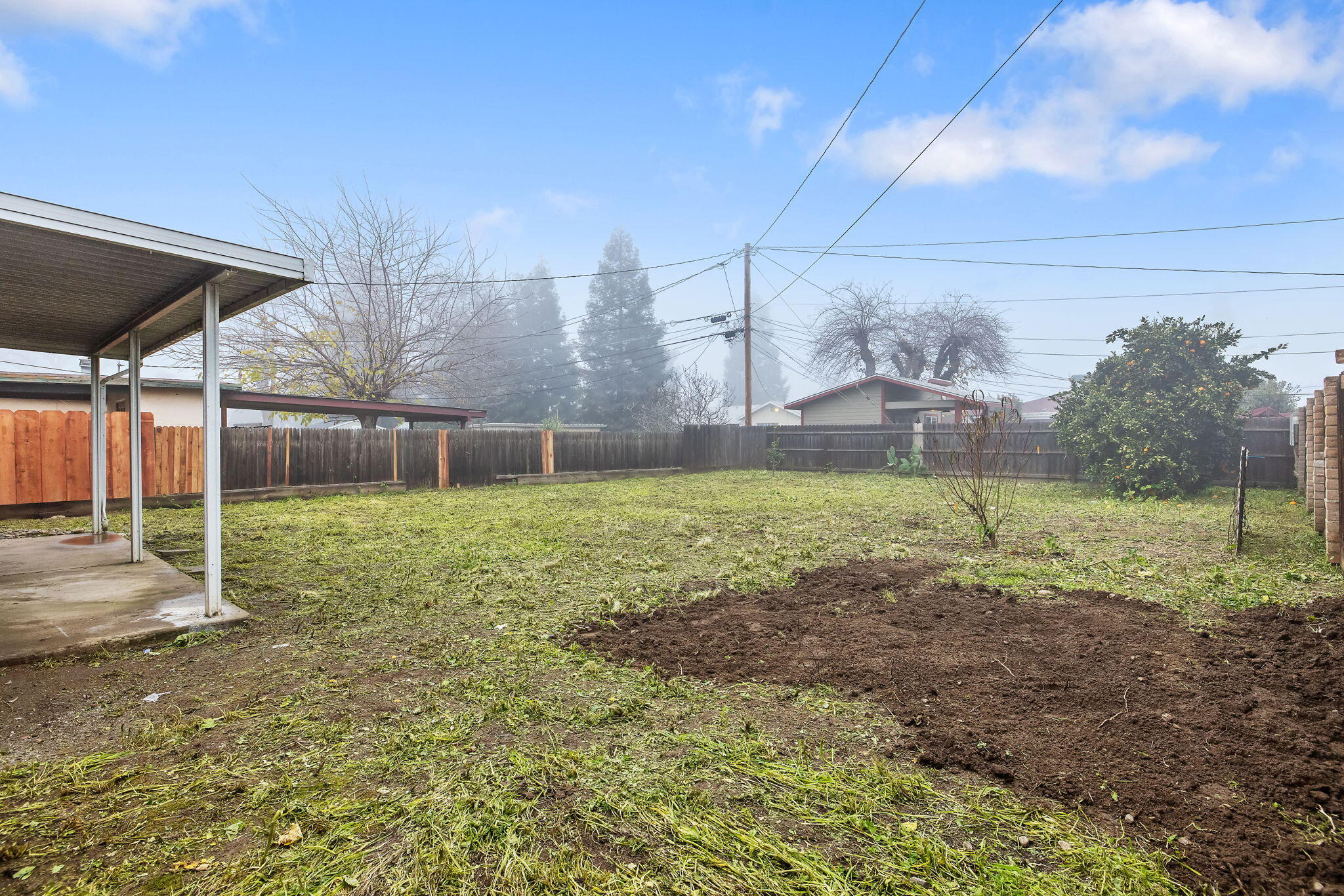 980 E Apricot Ave, Tulare, CA 93274