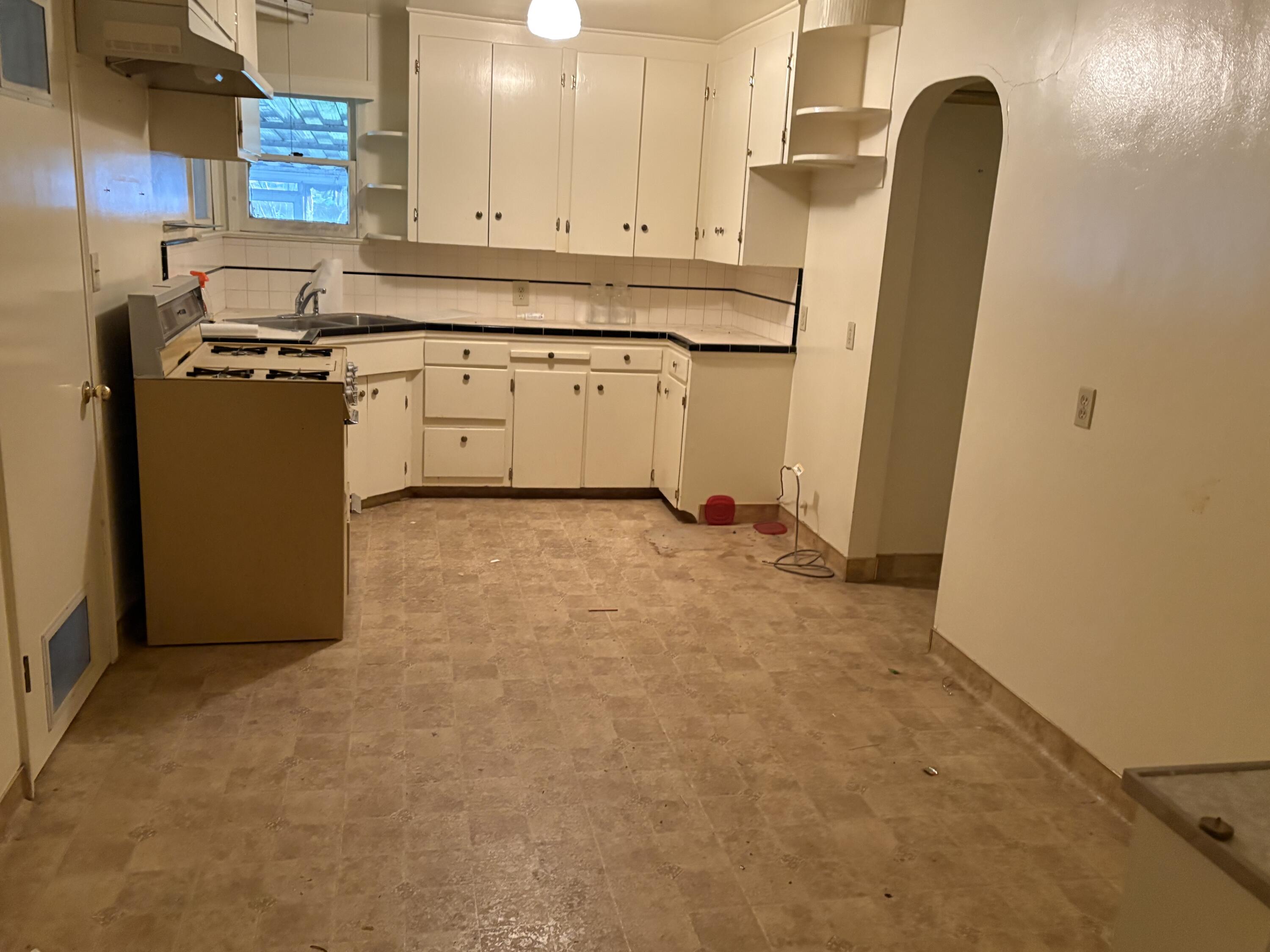 737 W Kanai Ave, Porterville, CA 93257