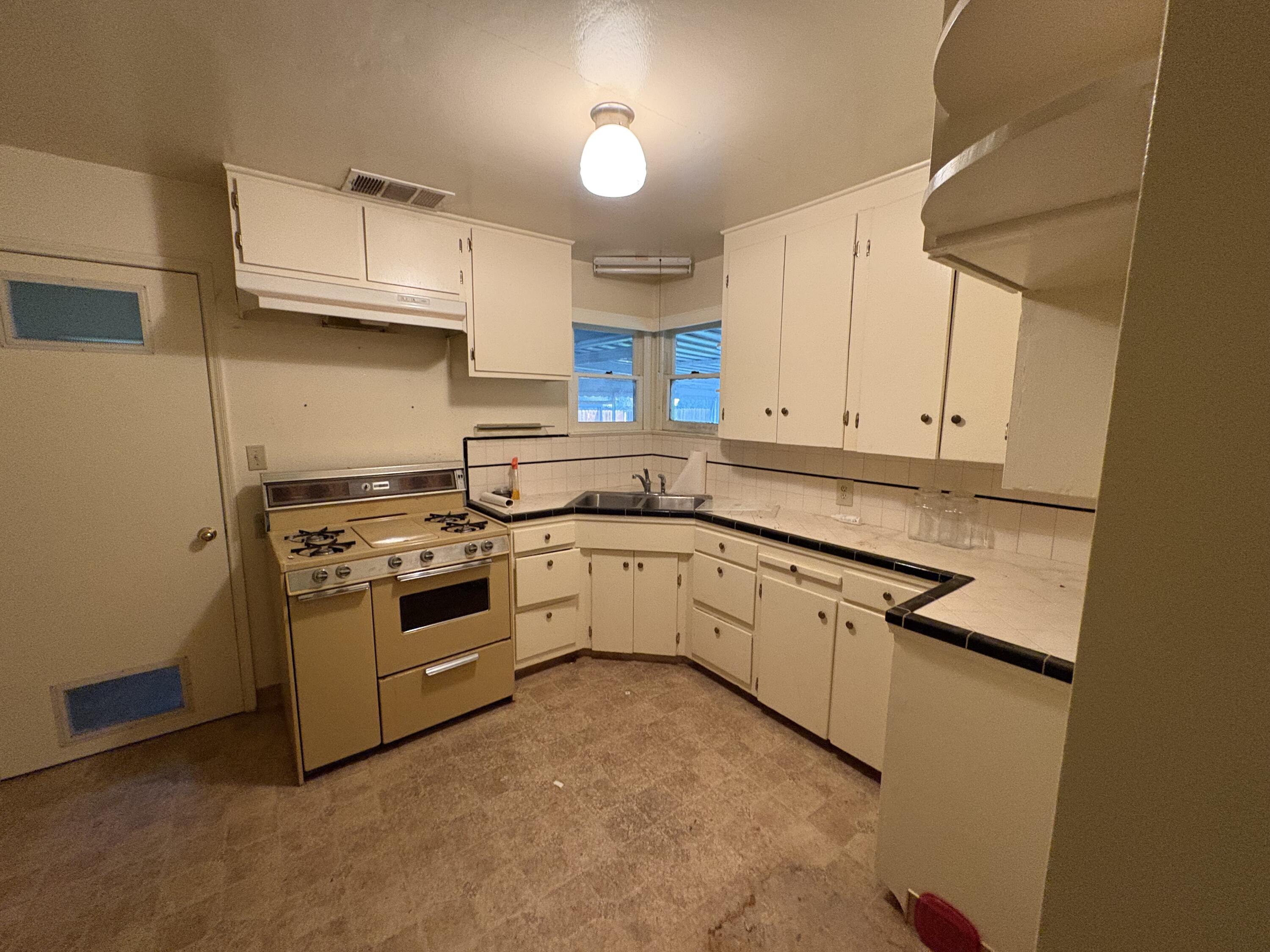 737 W Kanai Ave, Porterville, CA 93257