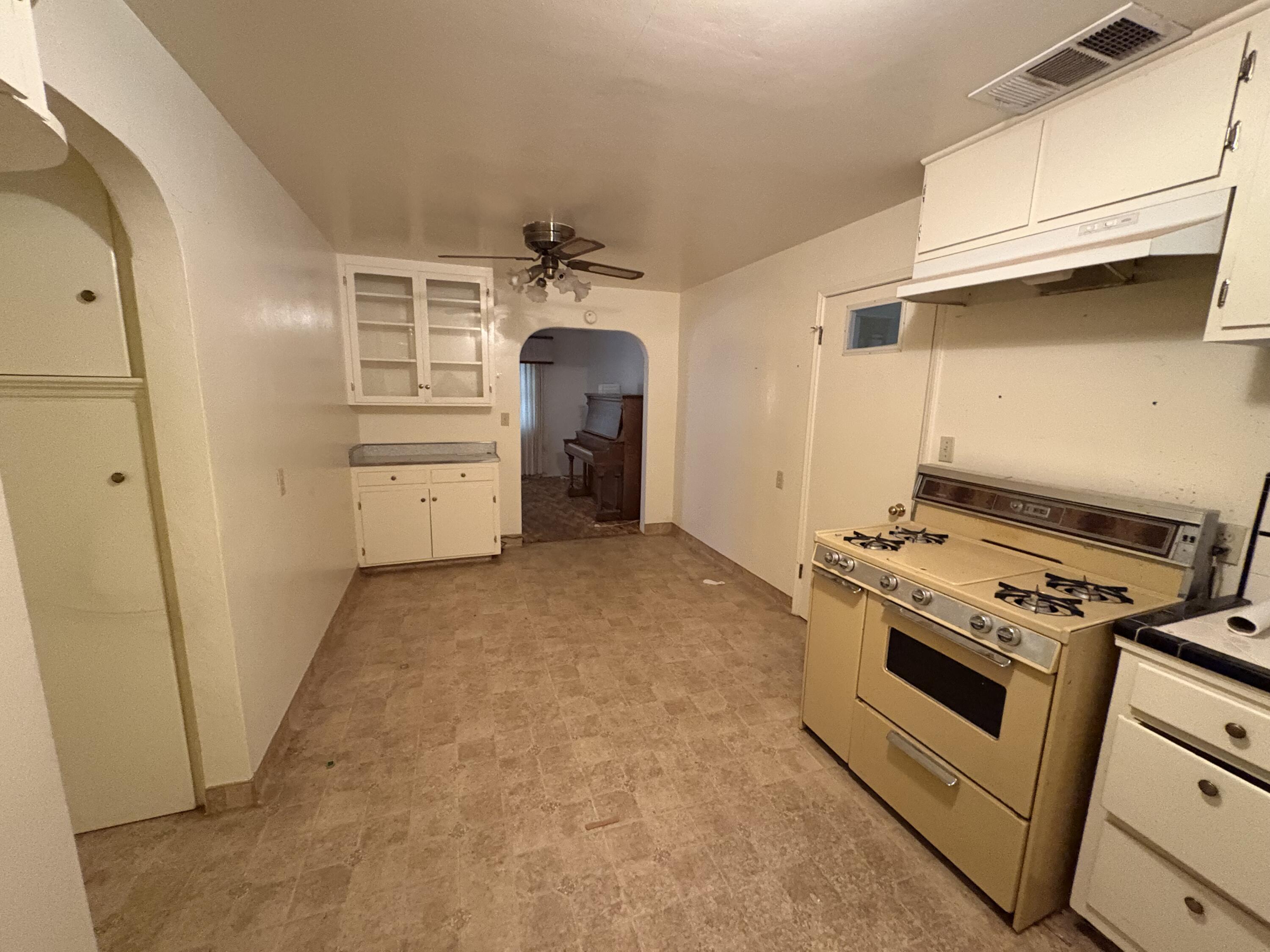 737 W Kanai Ave, Porterville, CA 93257