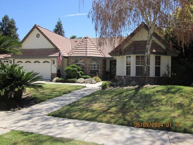 1126 N Linwood St, Visalia, CA 93291