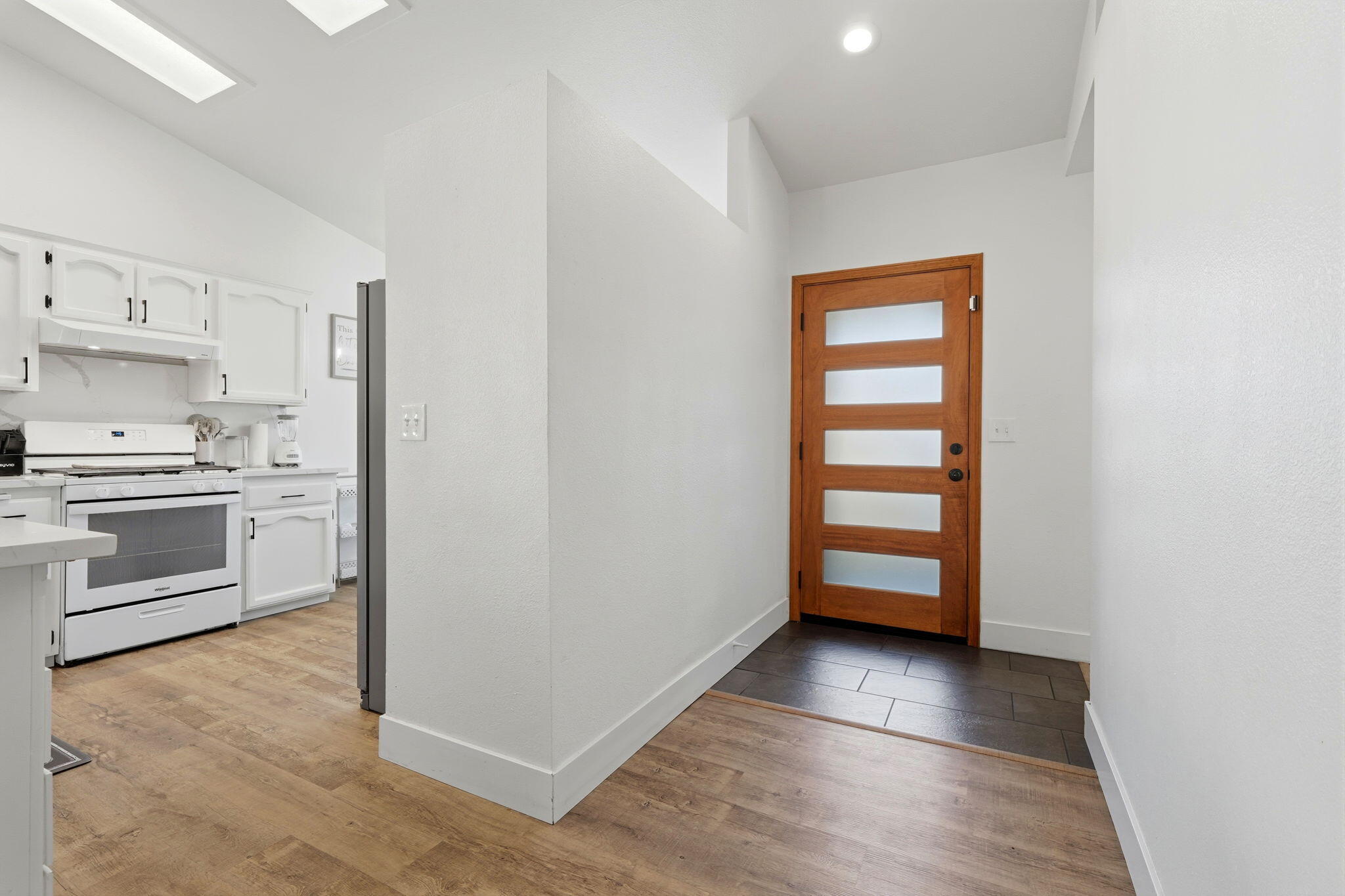 1967 N Ventura Ave, Farmersville, CA 93223