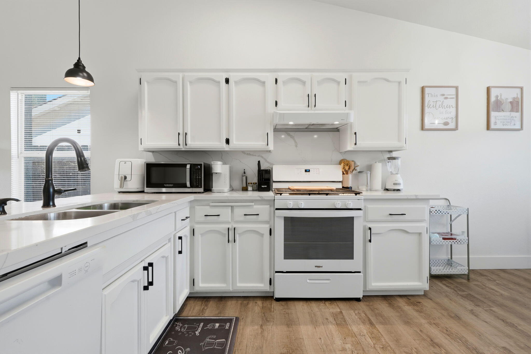 1967 N Ventura Ave, Farmersville, CA 93223