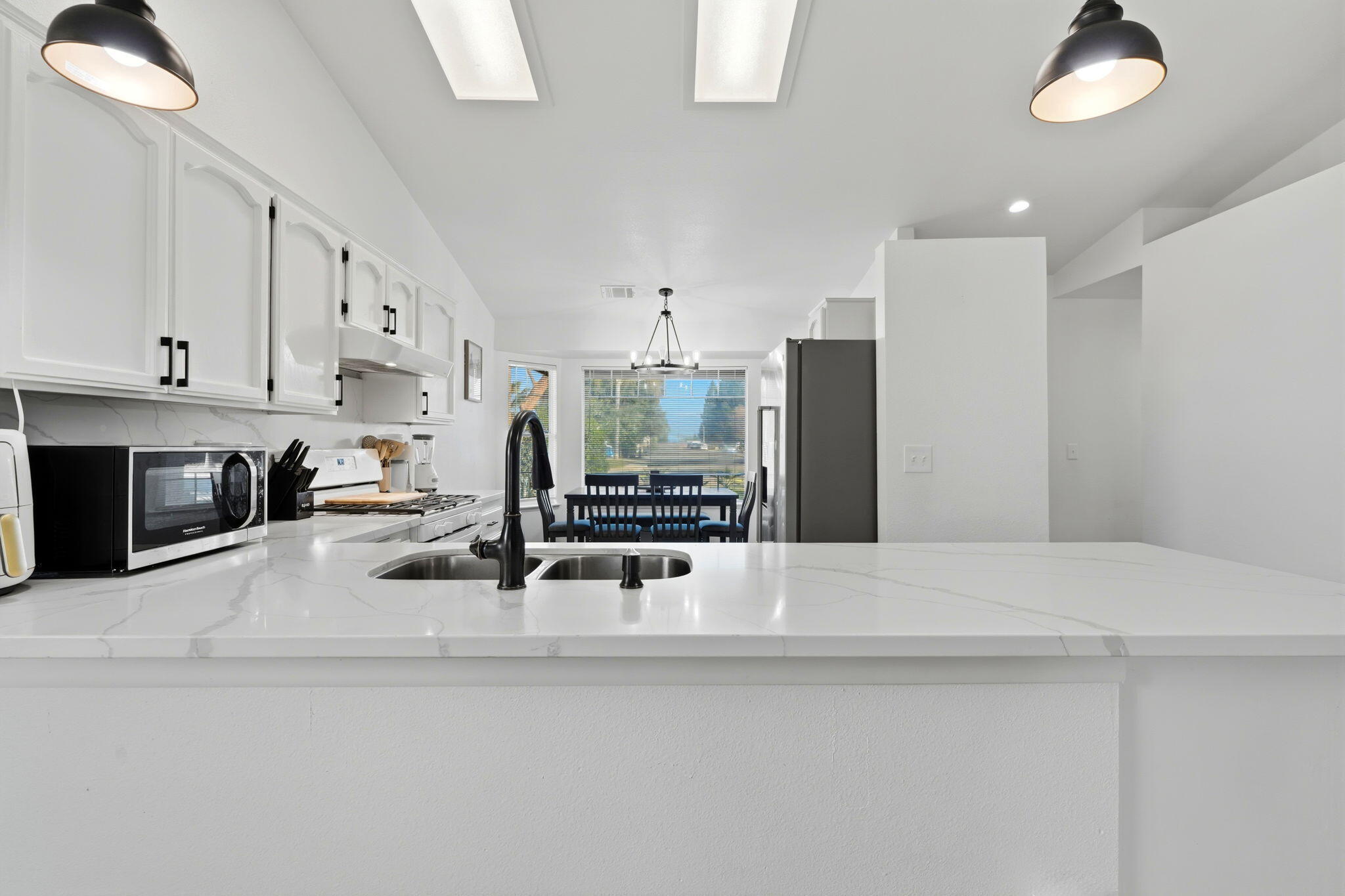 1967 N Ventura Ave, Farmersville, CA 93223