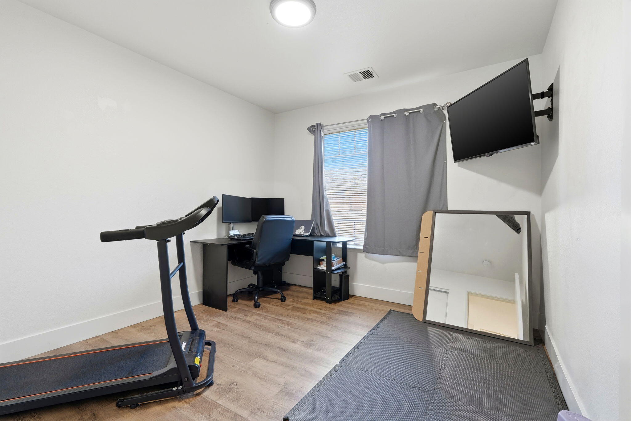 1967 N Ventura Ave, Farmersville, CA 93223