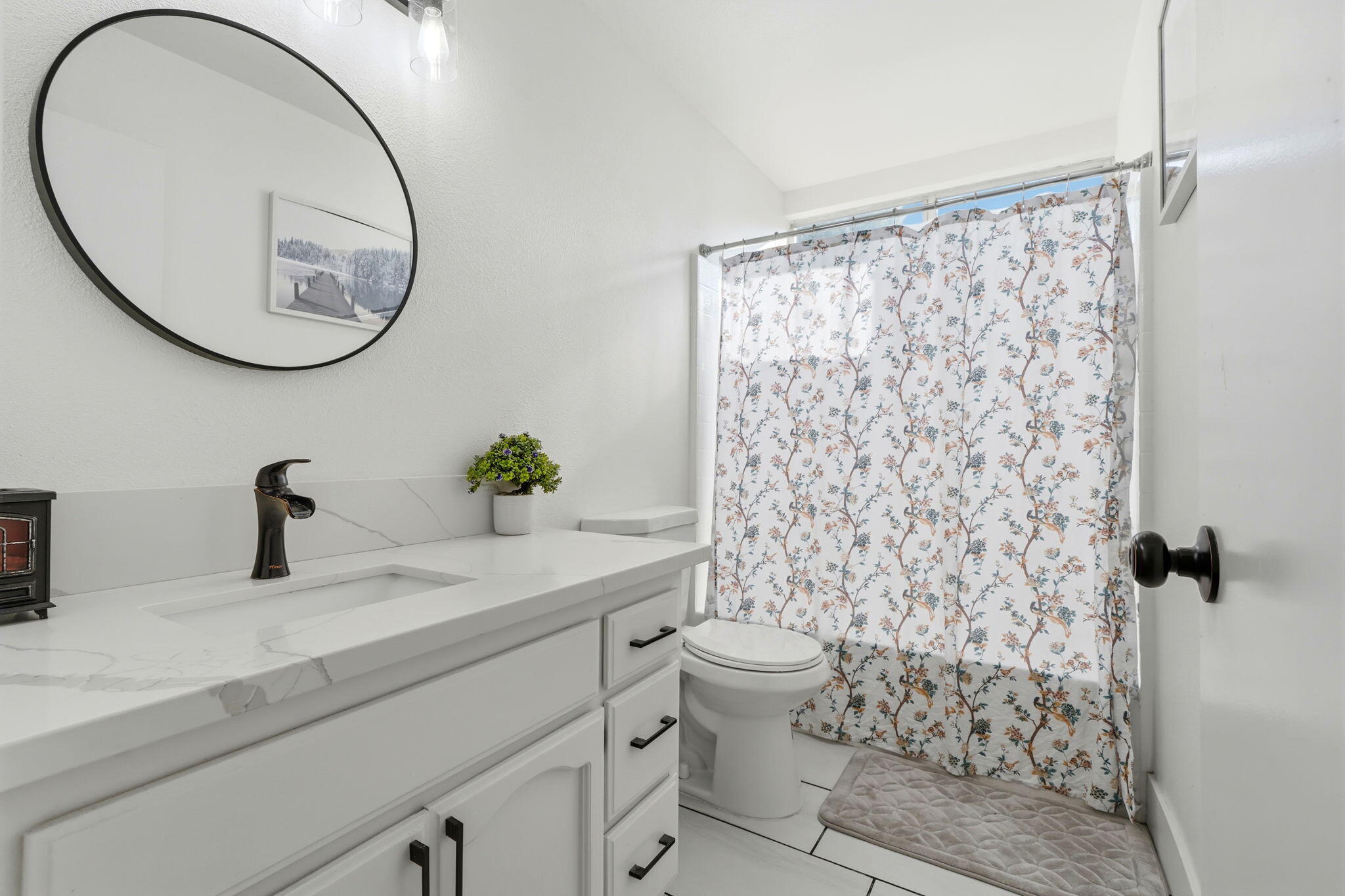 1967 N Ventura Ave, Farmersville, CA 93223