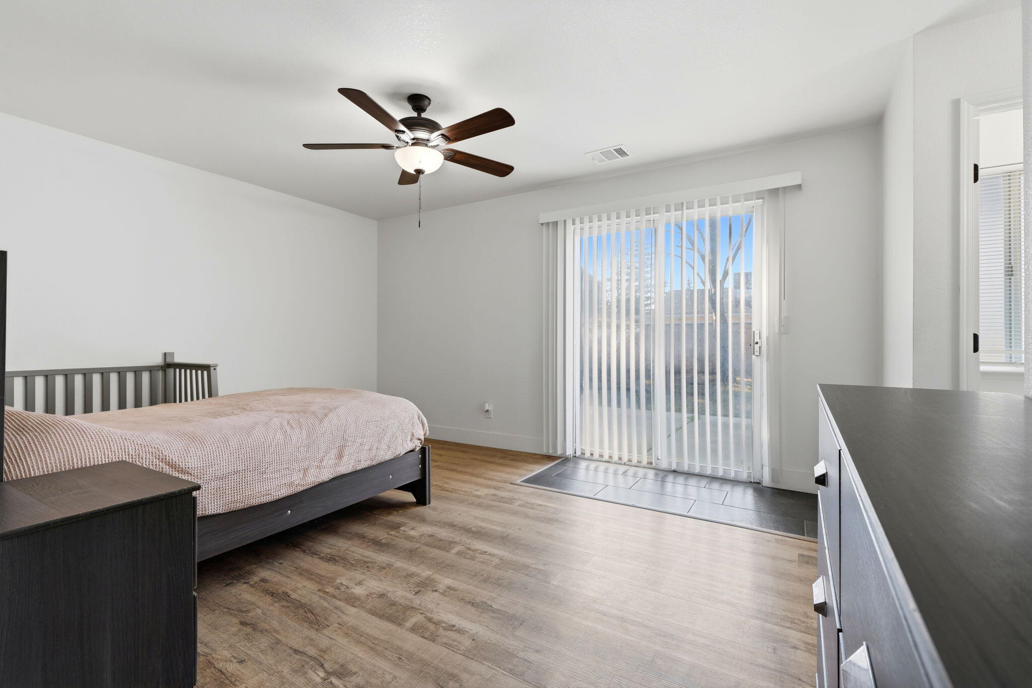 1967 N Ventura Ave, Farmersville, CA 93223