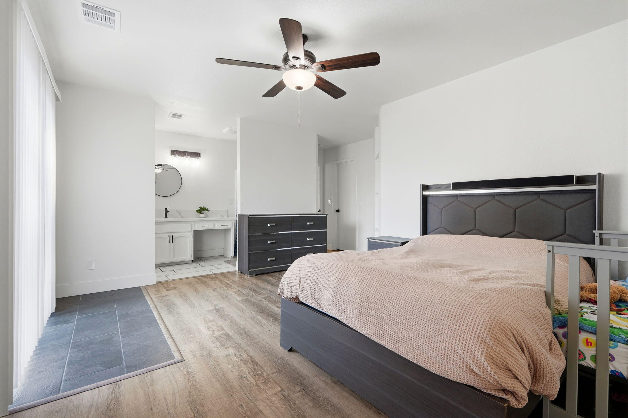 1967 N Ventura Ave, Farmersville, CA 93223