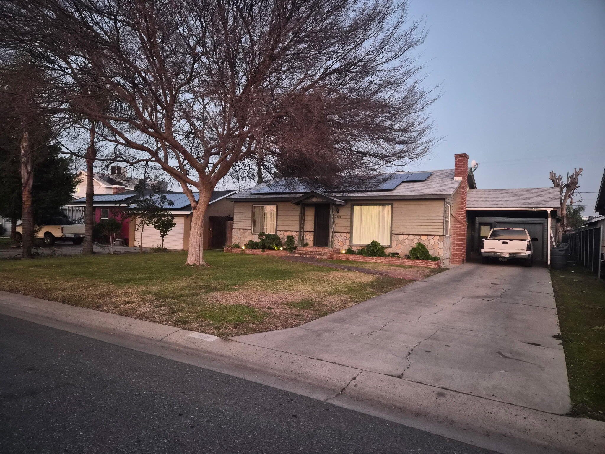 748 N Bellah Ave, Lindsay, CA 93247