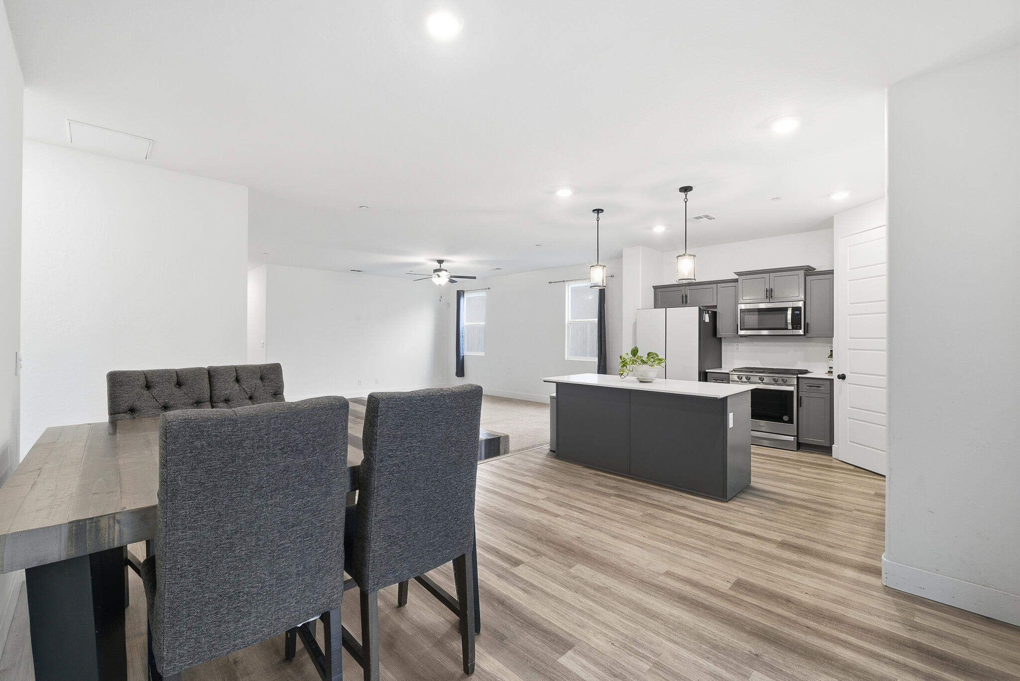 2824 S Cain St, Visalia, CA 93292