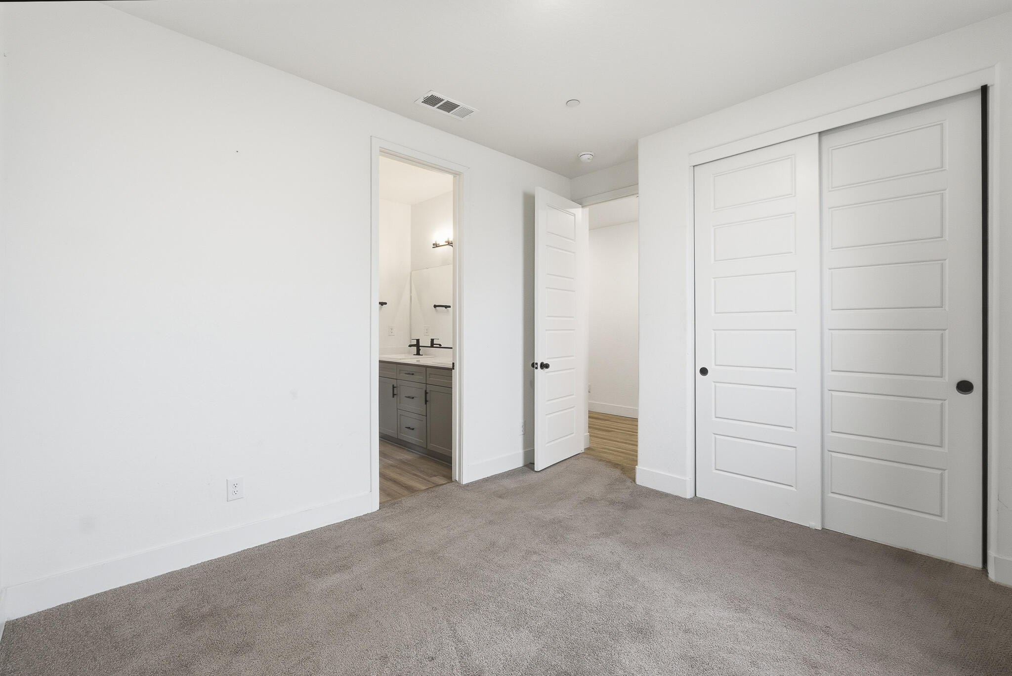 2824 S Cain St, Visalia, CA 93292