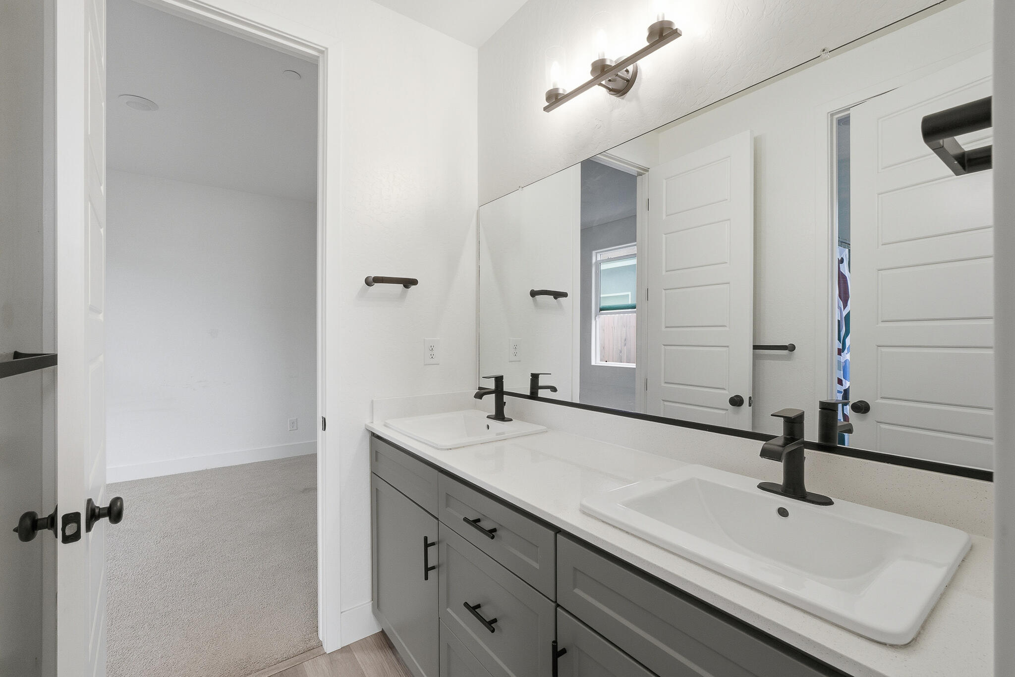 2824 S Cain St, Visalia, CA 93292