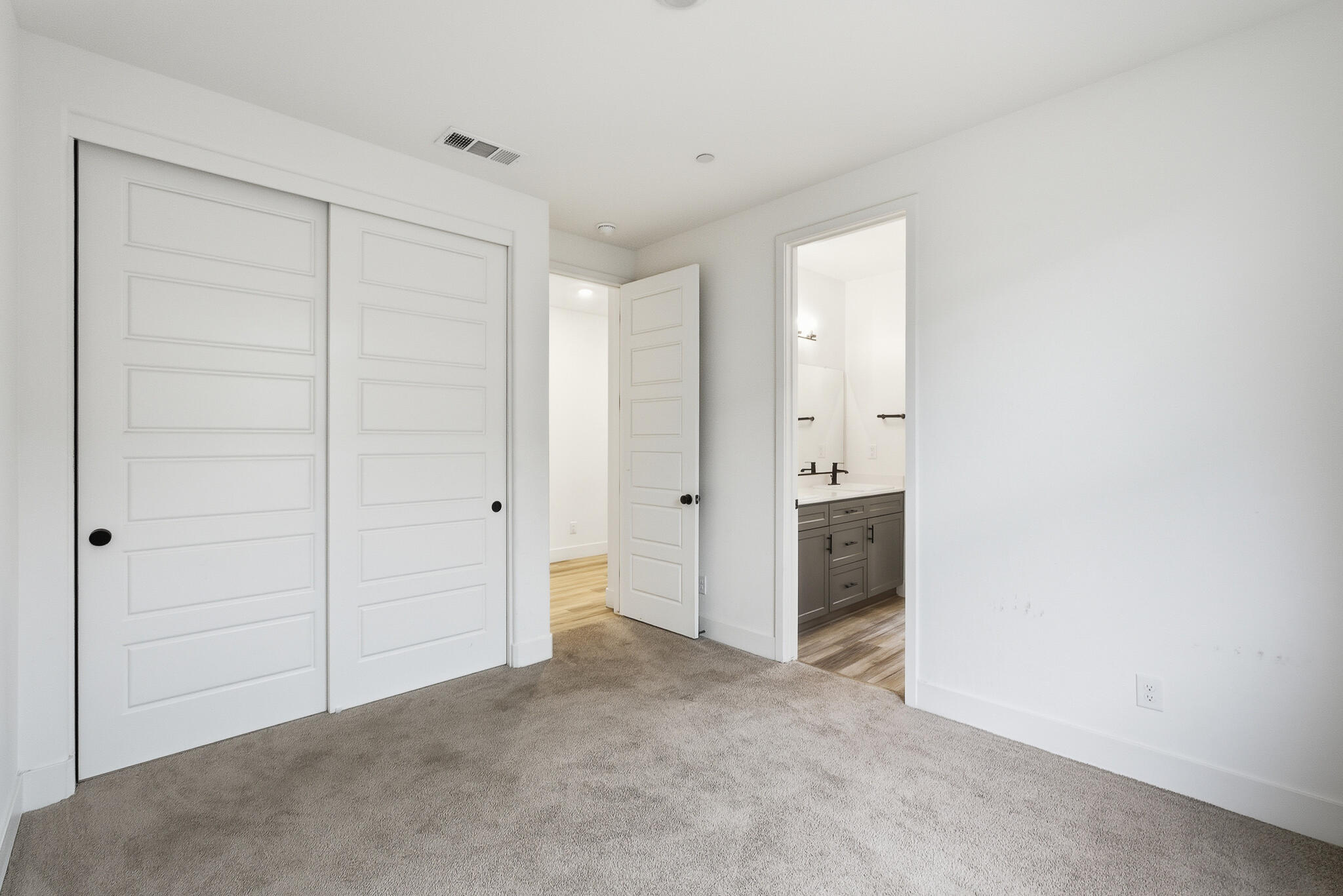 2824 S Cain St, Visalia, CA 93292