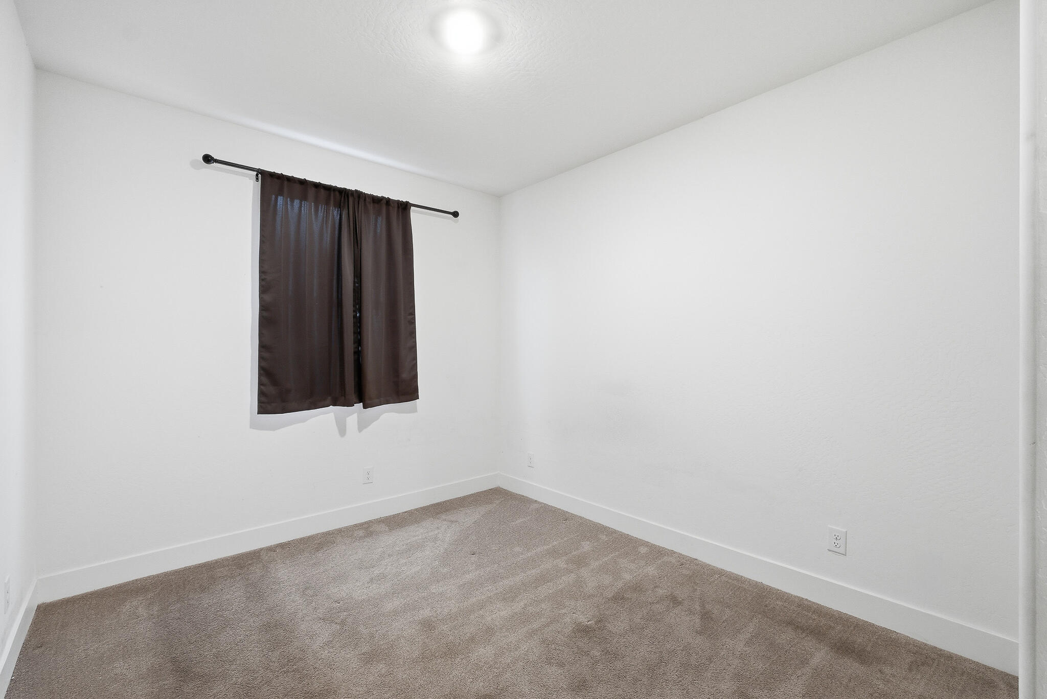 2824 S Cain St, Visalia, CA 93292