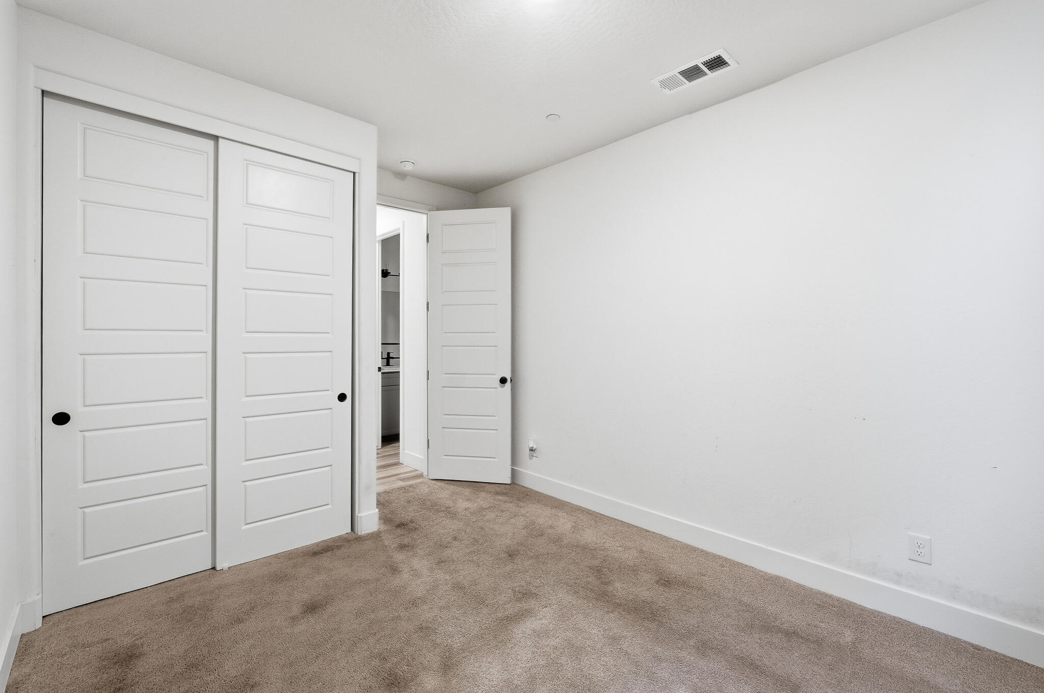 2824 S Cain St, Visalia, CA 93292