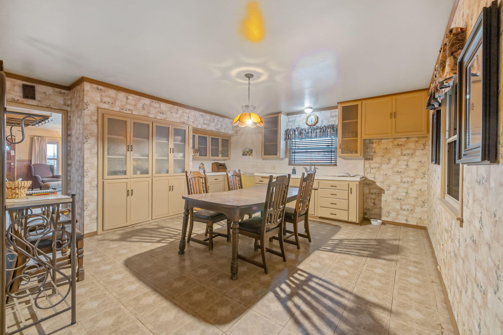 1725 E E Goshen Ave, Visalia, CA 93292