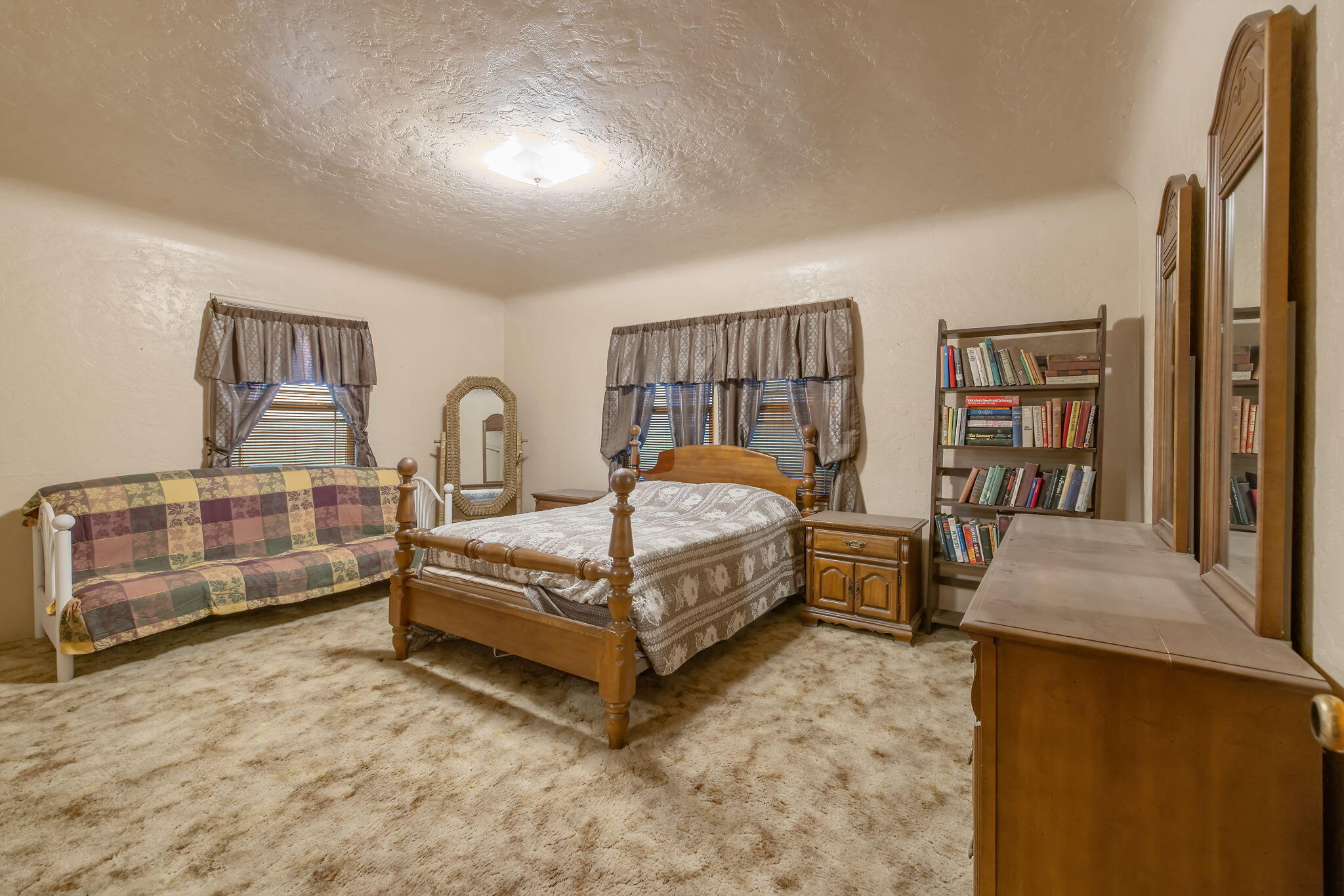 1725 E E Goshen Ave, Visalia, CA 93292