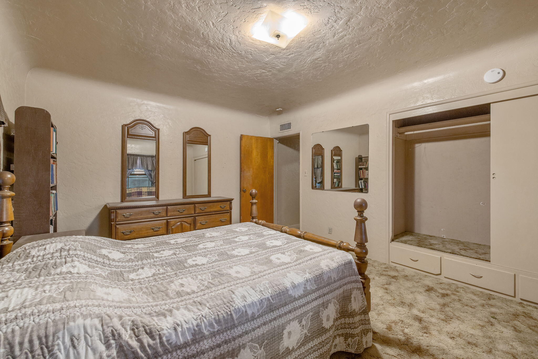 1725 E E Goshen Ave, Visalia, CA 93292